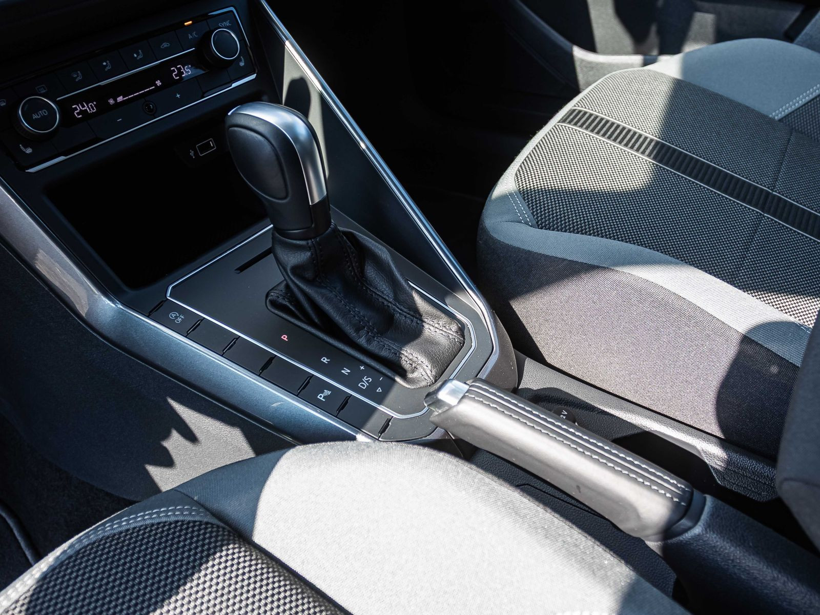 Volkswagen Polo R-Line 1.0TSI DSG Navi Panorama EPH Sitzheizung