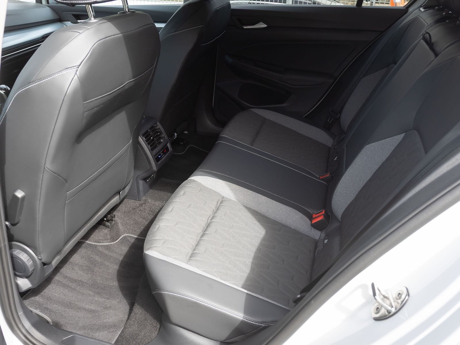 Volkswagen Golf VIII 1.5 TSI Goal, AHK, Navi, LED-Plus, App-Connect, Klima