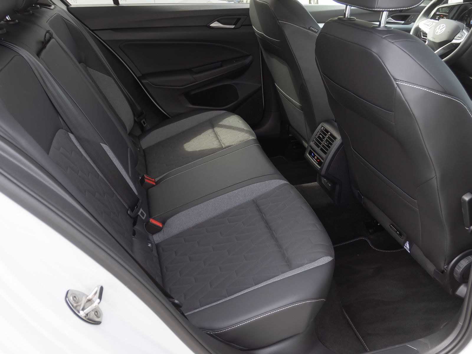 Volkswagen Golf VIII 1.5 TSI Goal, AHK, Navi, LED-Plus, App-Connect, Klima