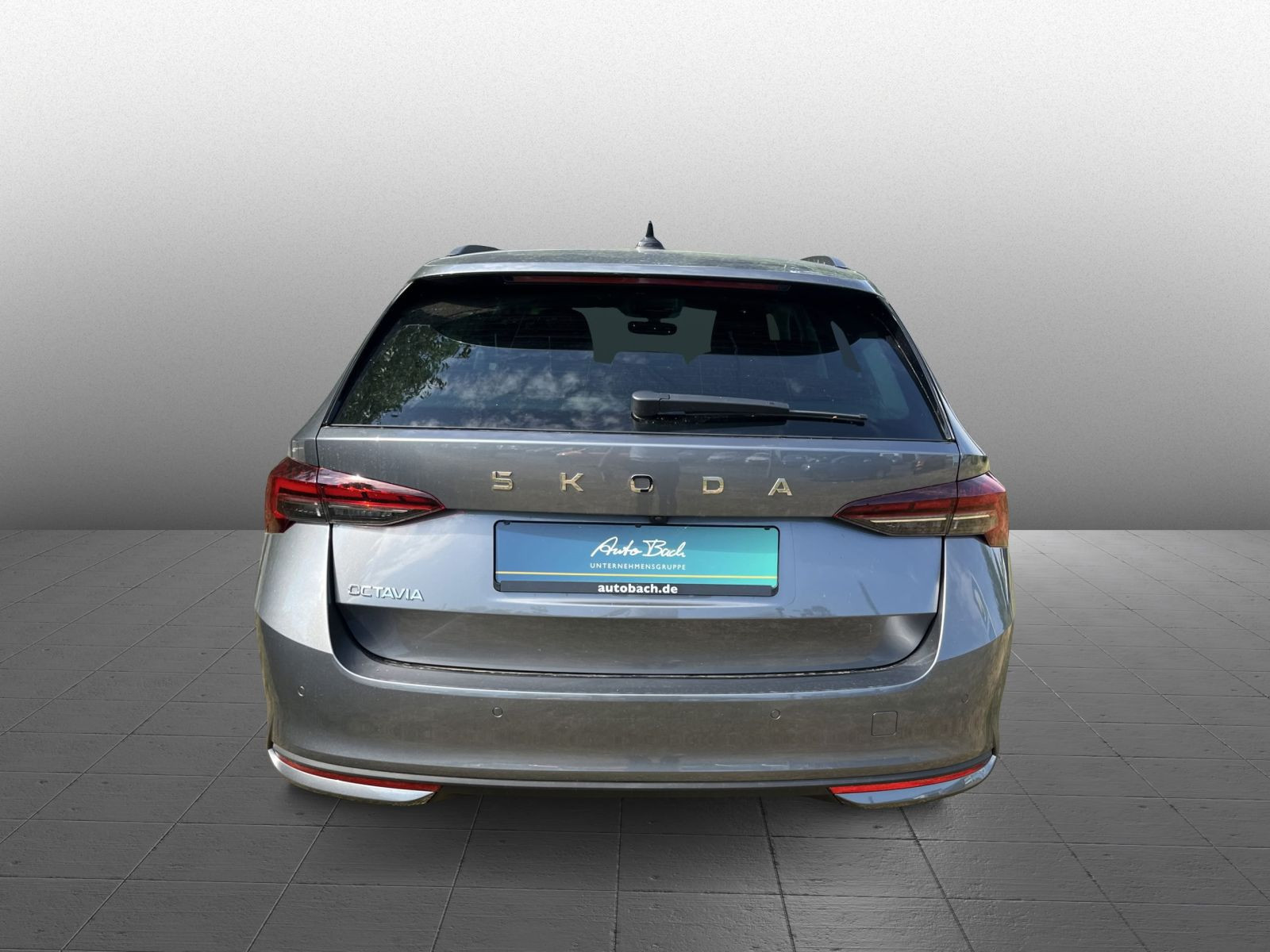 Skoda Octavia Combi Tour 2,0 TDI DSG AHK Area View