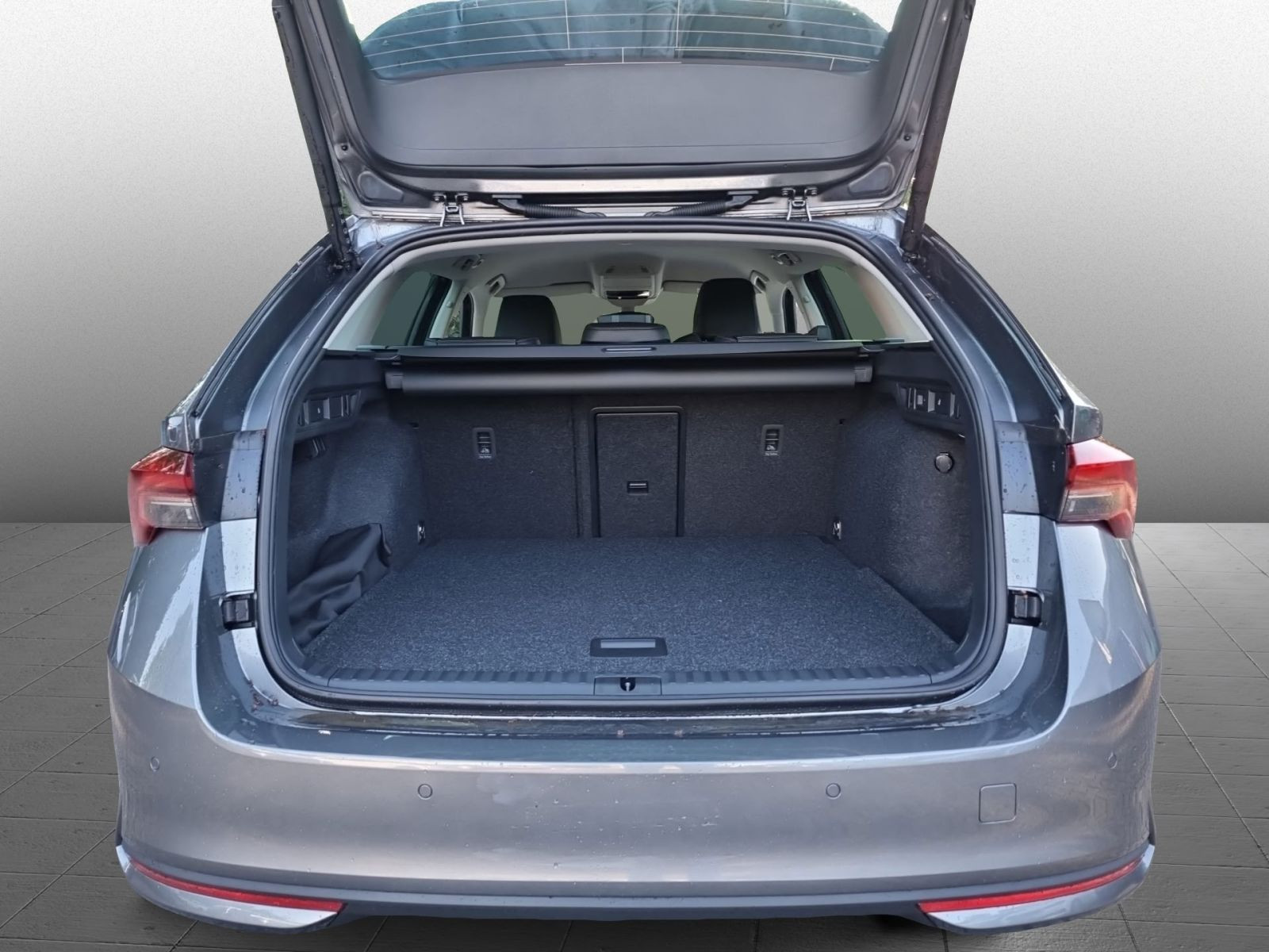 Skoda Octavia Combi Tour 2,0 TDI DSG AHK Area View
