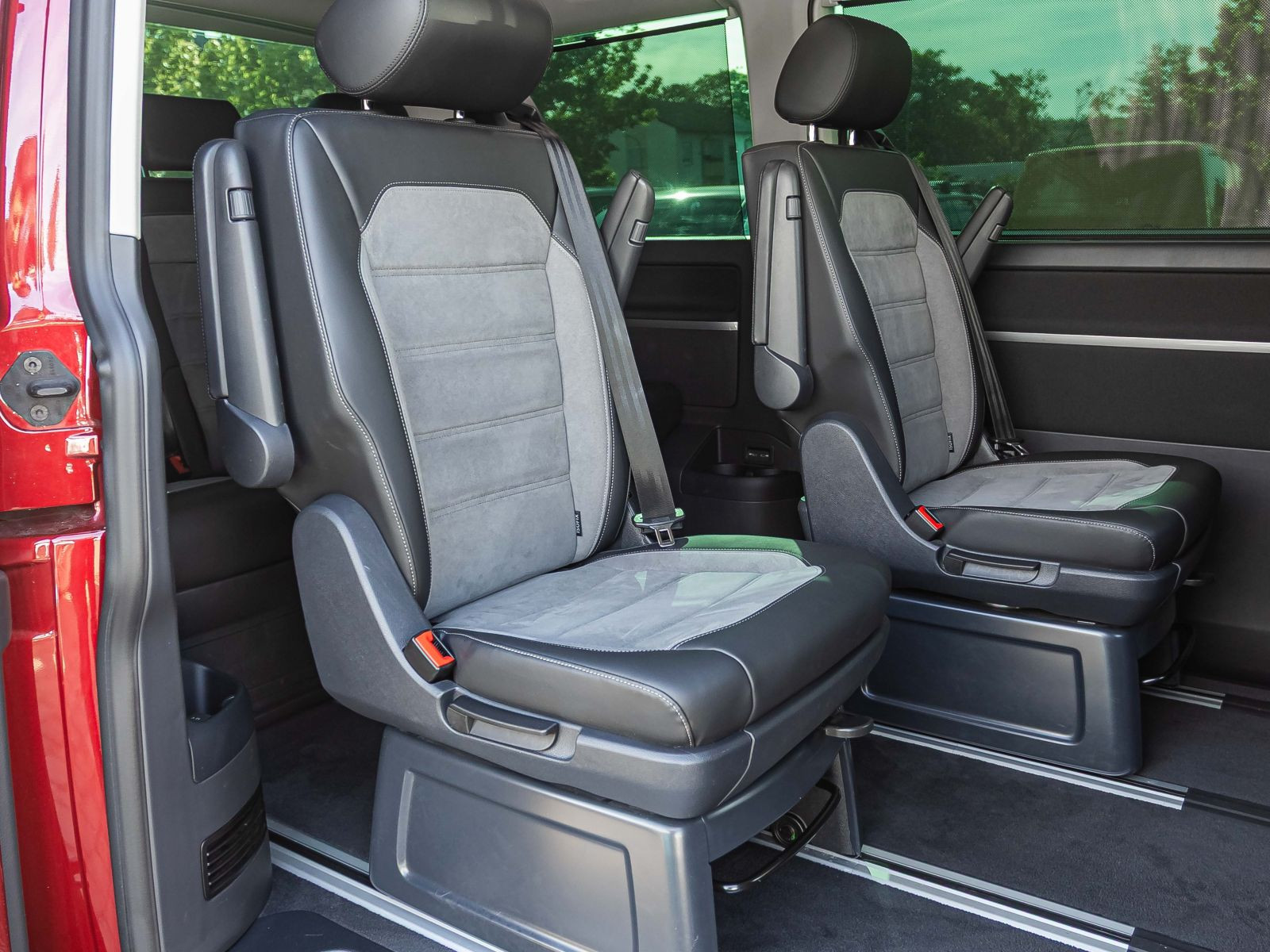 Volkswagen T6.1 Multivan Comfortline 2.0TDI 4M DSG Navi LED Standhzg AHK