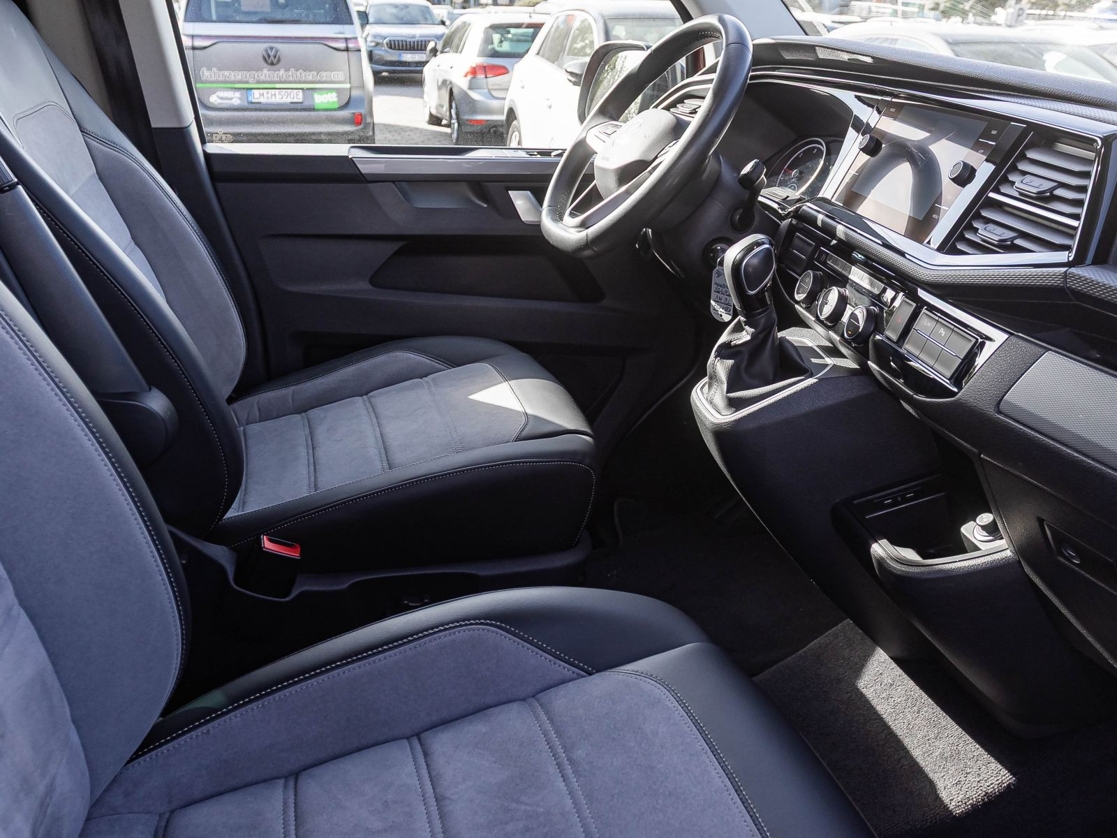 Volkswagen T6.1 Multivan Comfortline 2.0TDI 4M DSG Navi LED Standhzg AHK