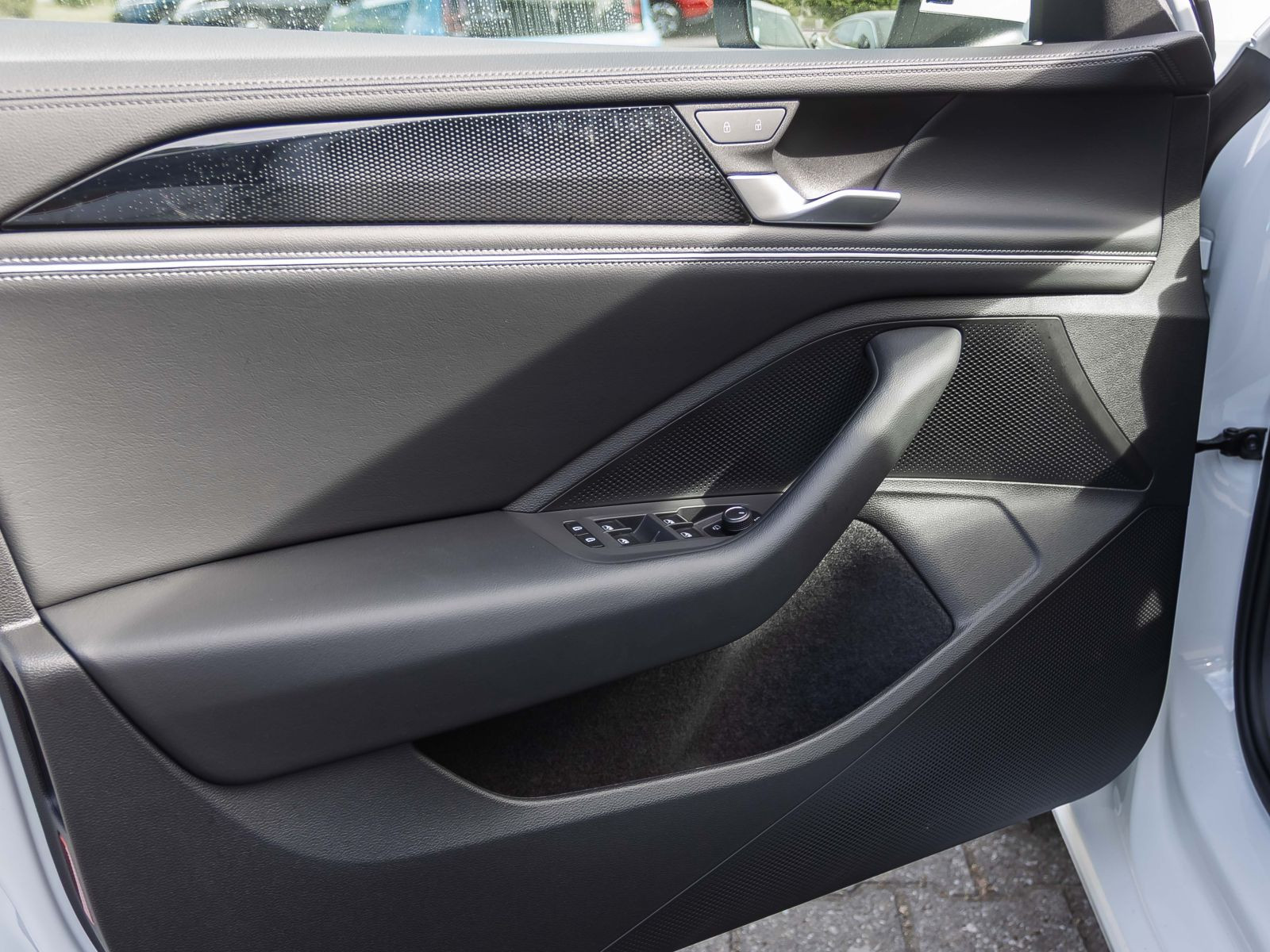 Volkswagen Passat Variant 1.5 eTSI DSG Business, Navi, LED, Area View, App-Connect, Vordersitze mit Massagefunktion