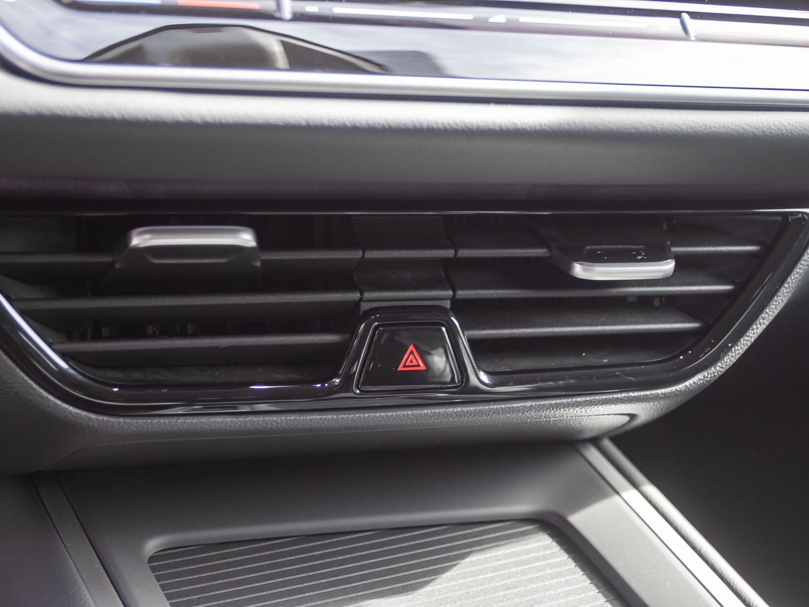 Volkswagen Passat Variant 1.5 eTSI DSG Business, Navi, LED, Area View, App-Connect, Vordersitze mit Massagefunktion