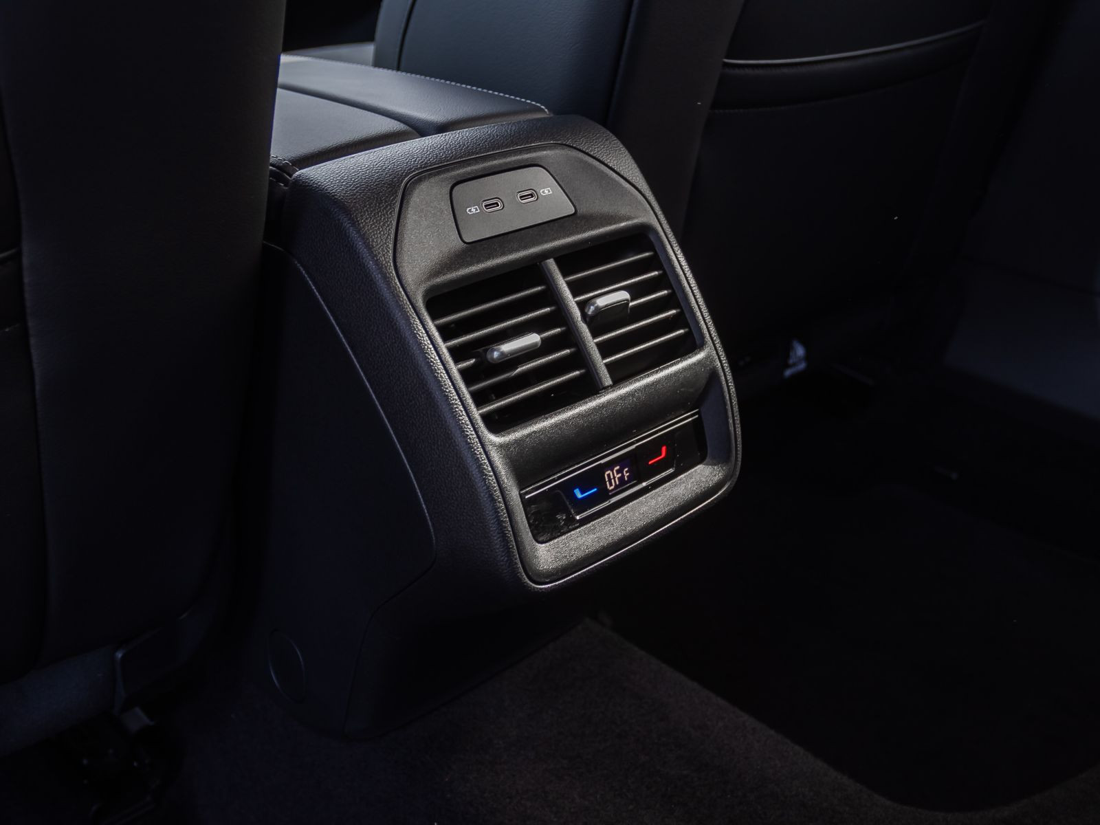 Volkswagen Passat Variant 1.5 eTSI DSG Business, Navi, LED, Area View, App-Connect, Vordersitze mit Massagefunktion