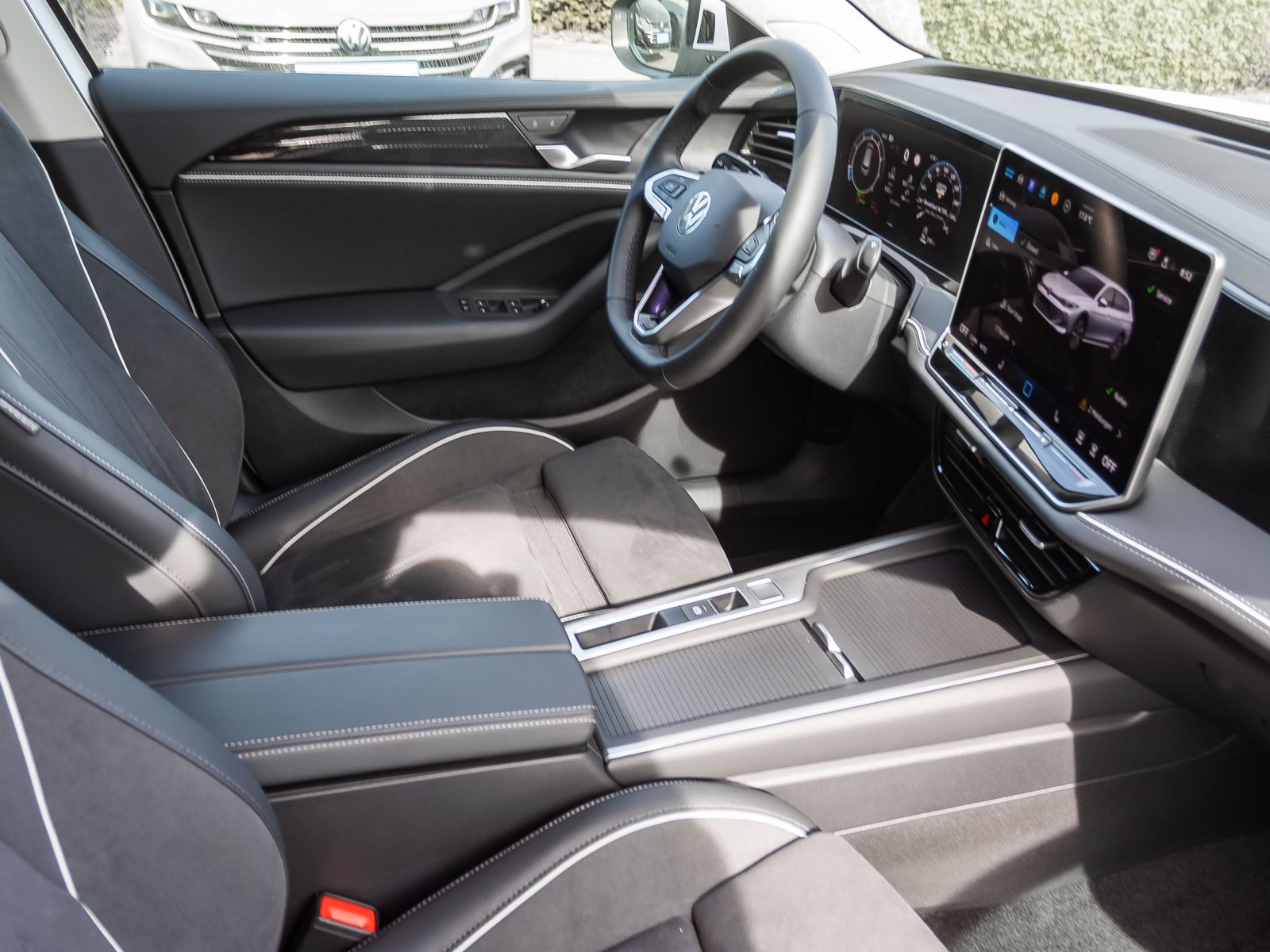 Volkswagen Passat Variant 1.5 eTSI DSG Business, Navi, LED, Area View, App-Connect, Vordersitze mit Massagefunktion