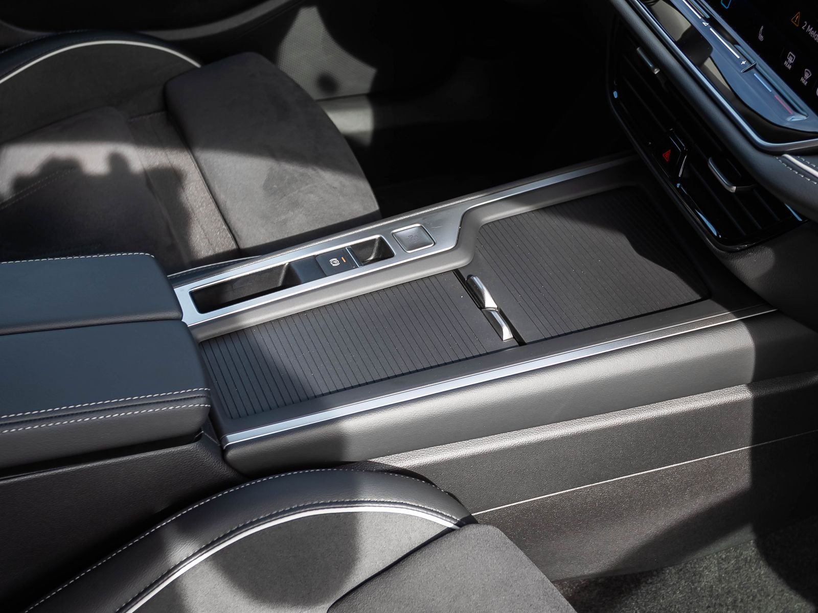 Volkswagen Passat Variant 1.5 eTSI DSG Business, Navi, LED, Area View, App-Connect, Vordersitze mit Massagefunktion