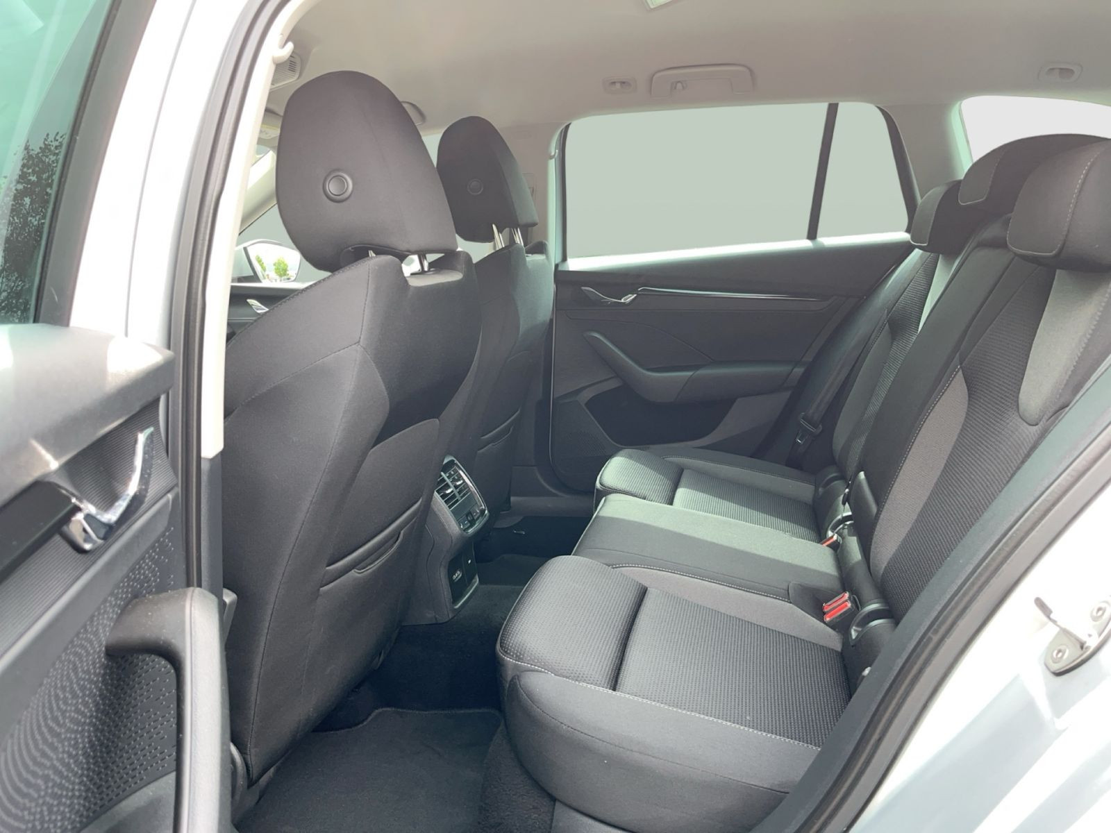 Skoda Octavia Combi Tour 1,5TSI DSG Car Play LED Sitzhzg