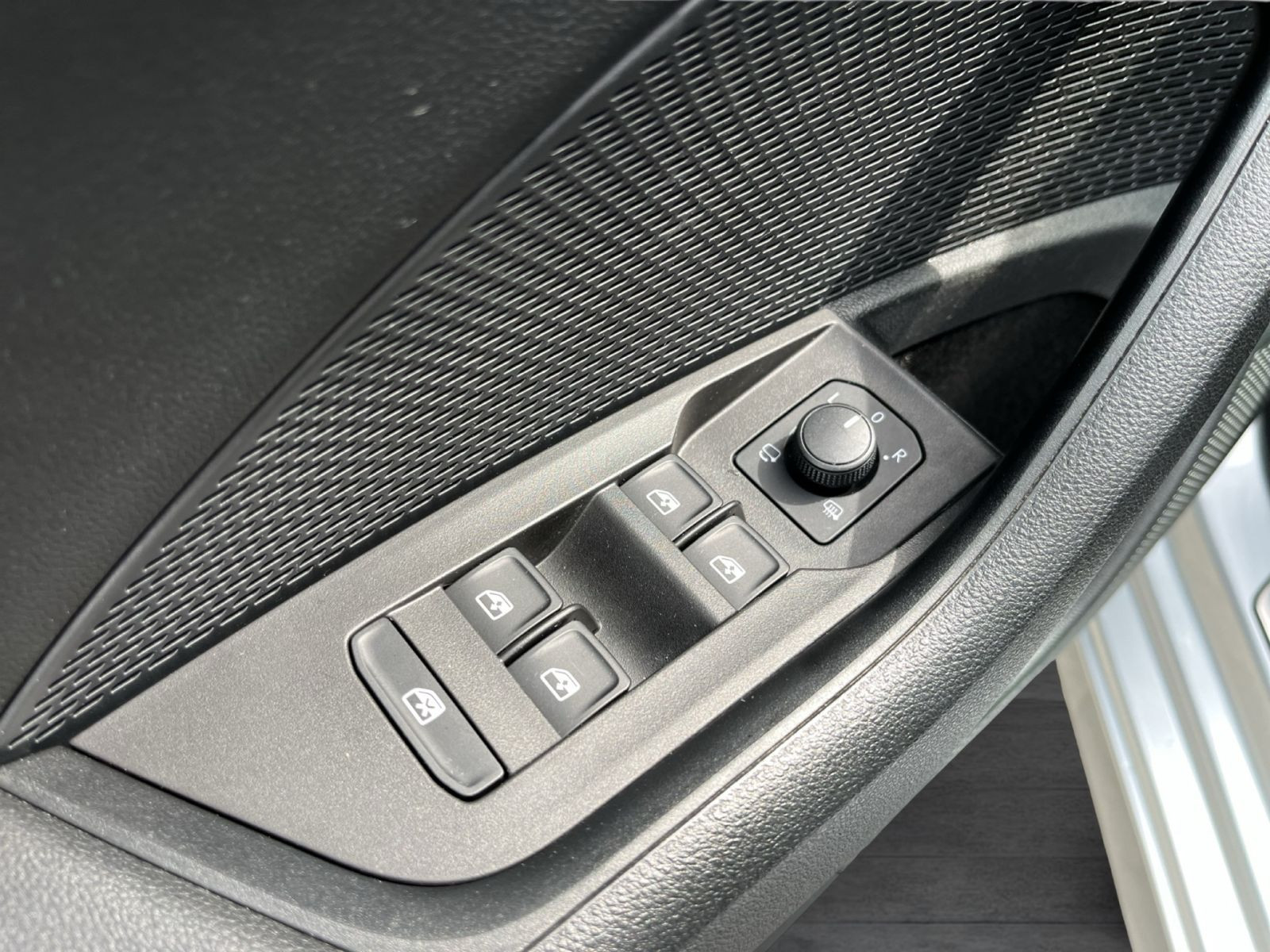 Skoda Octavia Combi Tour 1,5TSI DSG Car Play LED Sitzhzg
