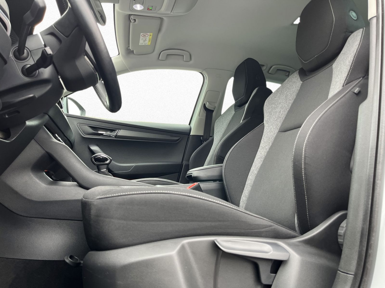 Skoda Karoq Drive 125 1,5TSI Navi GRA LED Sitzhzg Car PLay