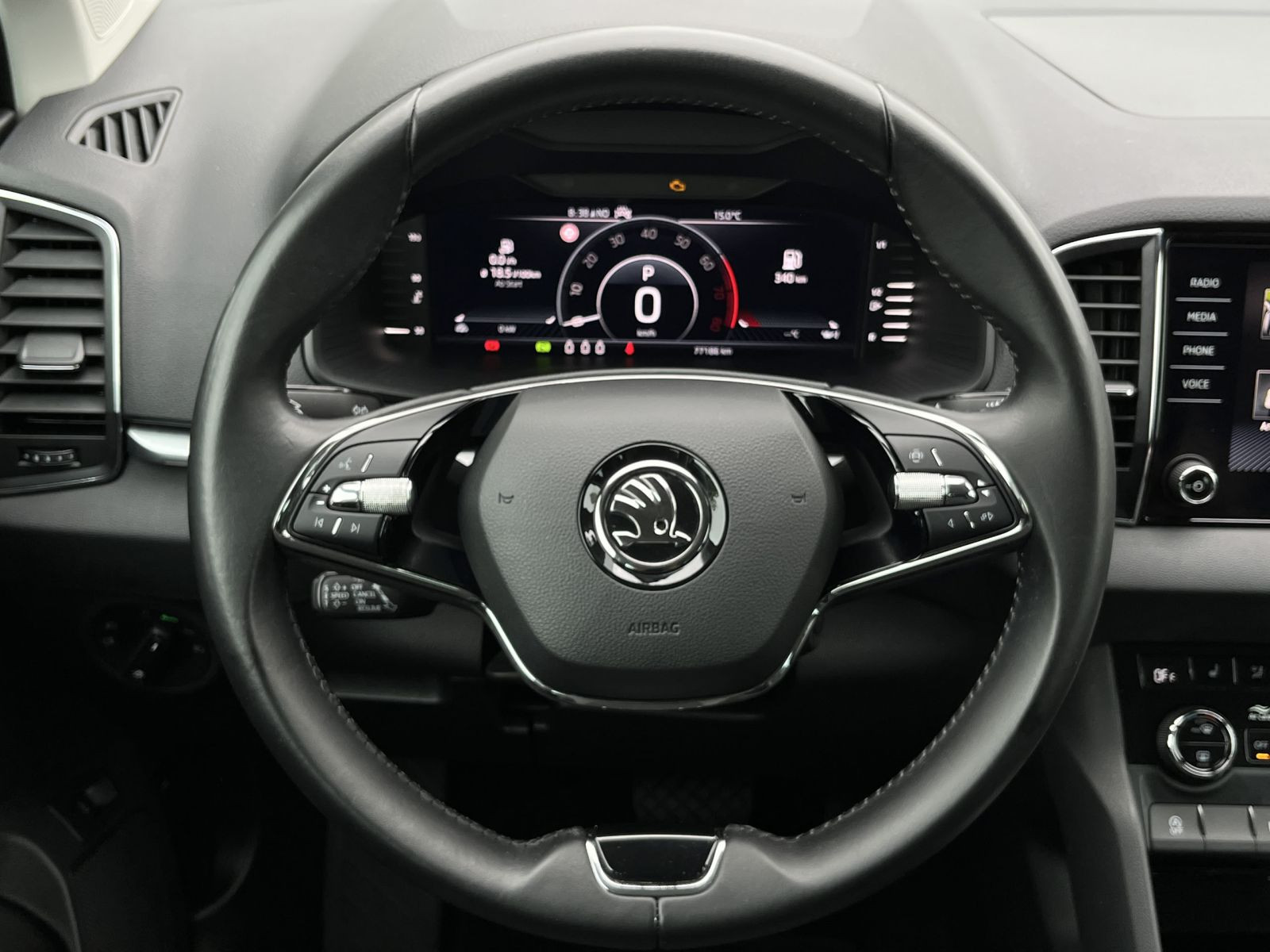 Skoda Karoq Drive 125 1,5TSI Navi GRA LED Sitzhzg Car PLay