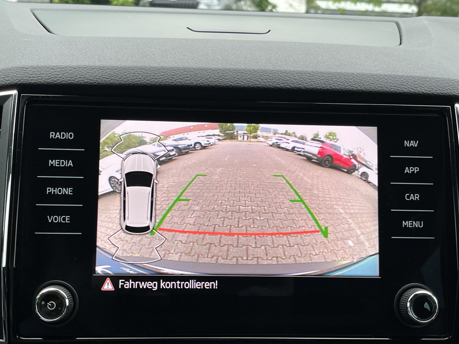 Skoda Karoq Drive 125 1,5TSI Navi GRA LED Sitzhzg Car PLay