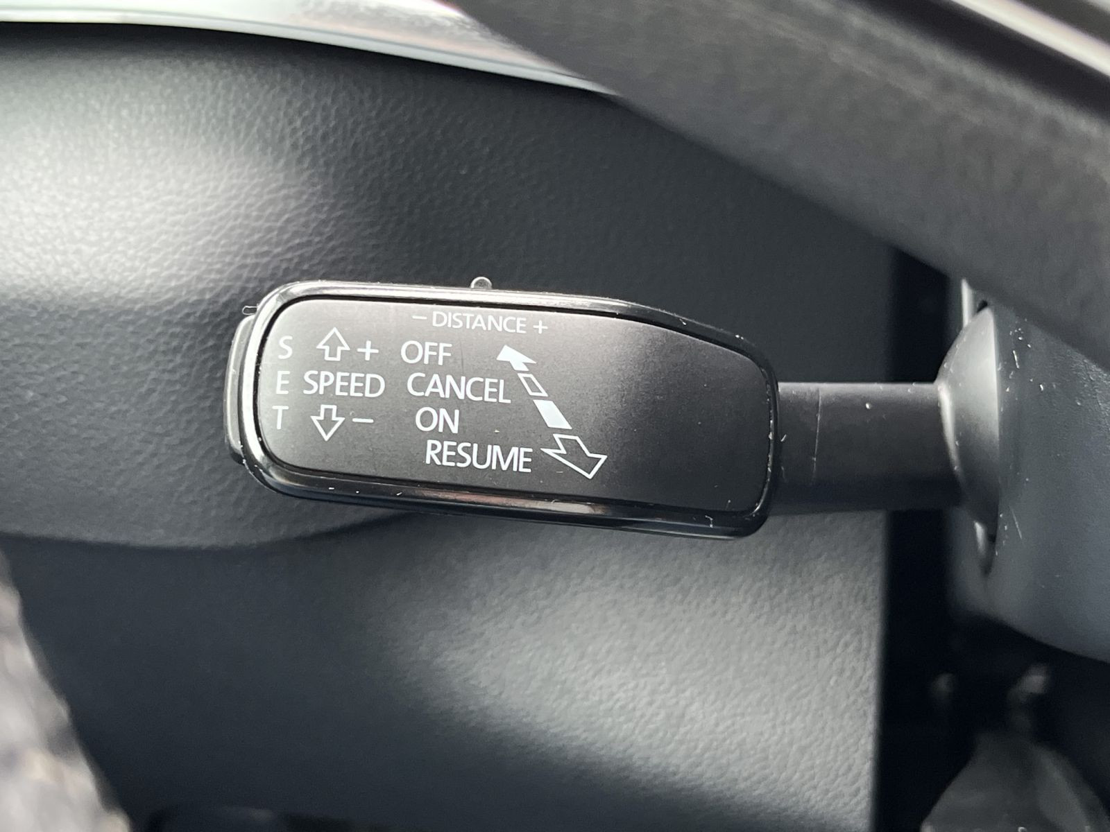 Skoda Karoq Drive 125 1,5TSI Navi GRA LED Sitzhzg Car PLay