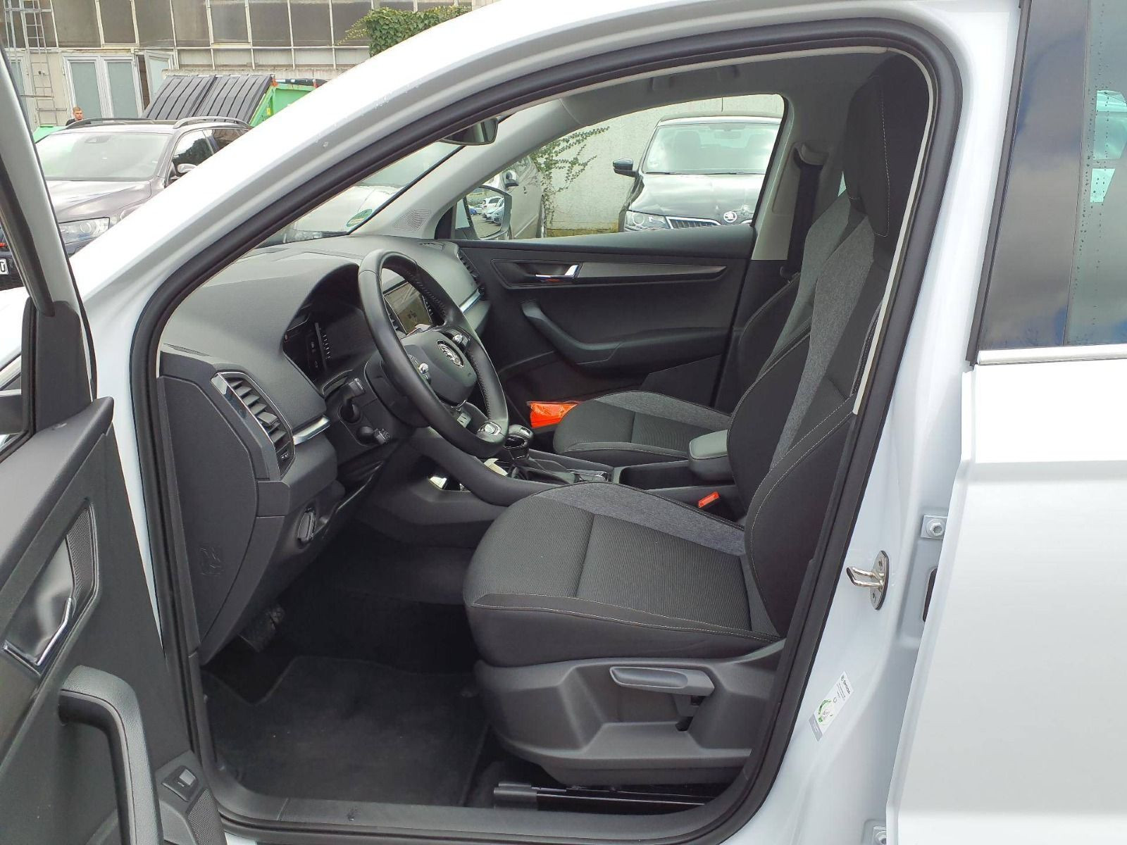 Skoda Karoq Drive 125 1,5TSI Navi GRA LED Sitzhzg Car PLay