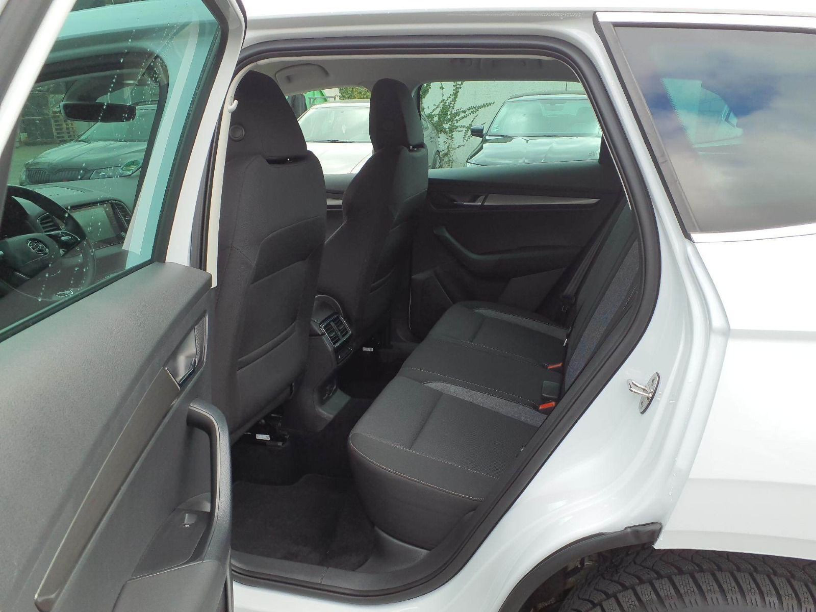 Skoda Karoq Drive 125 1,5TSI Navi GRA LED Sitzhzg Car PLay