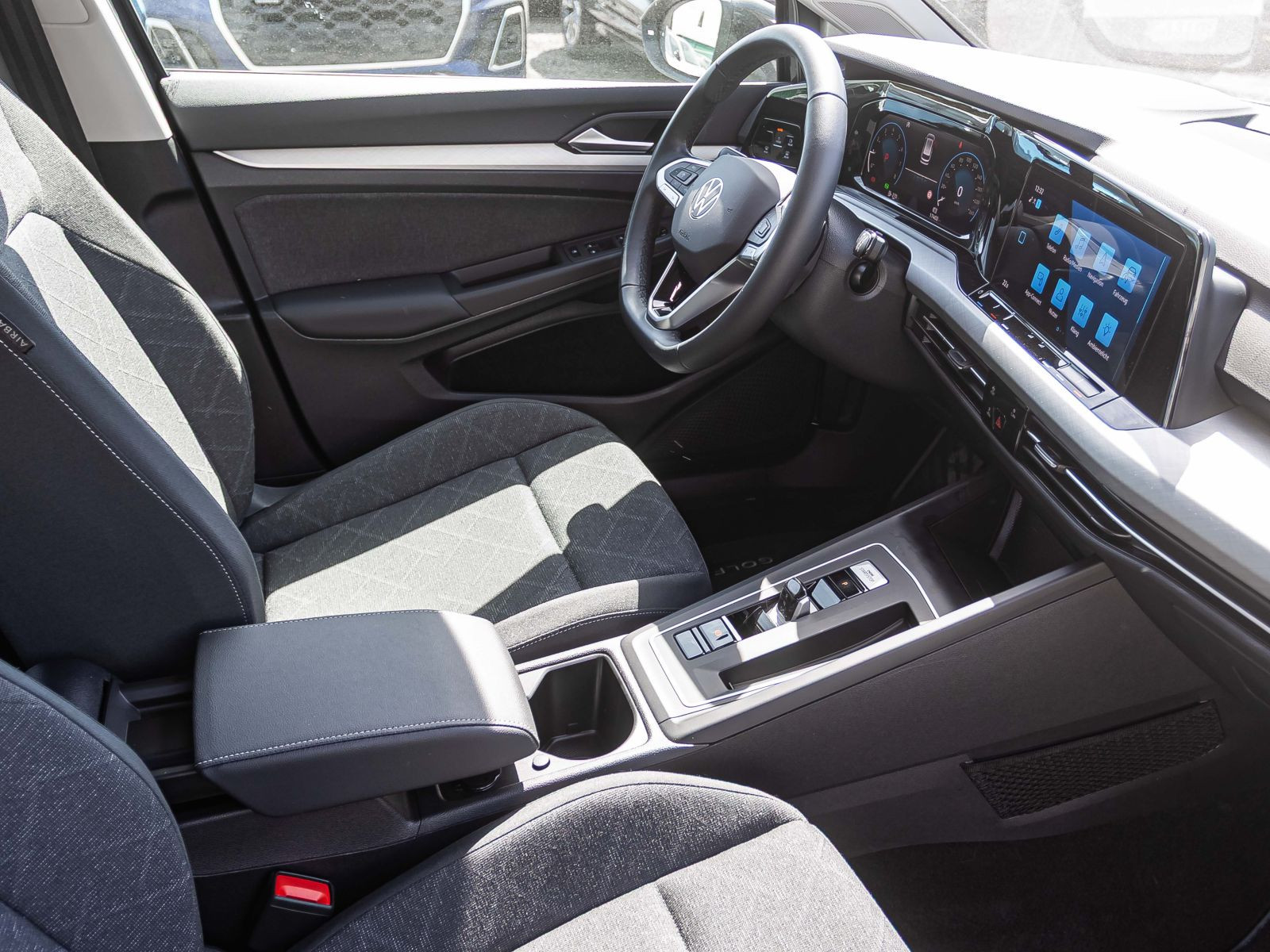 Volkswagen Golf Variant Life 1.5 eTSI DSG Navi LED AHK