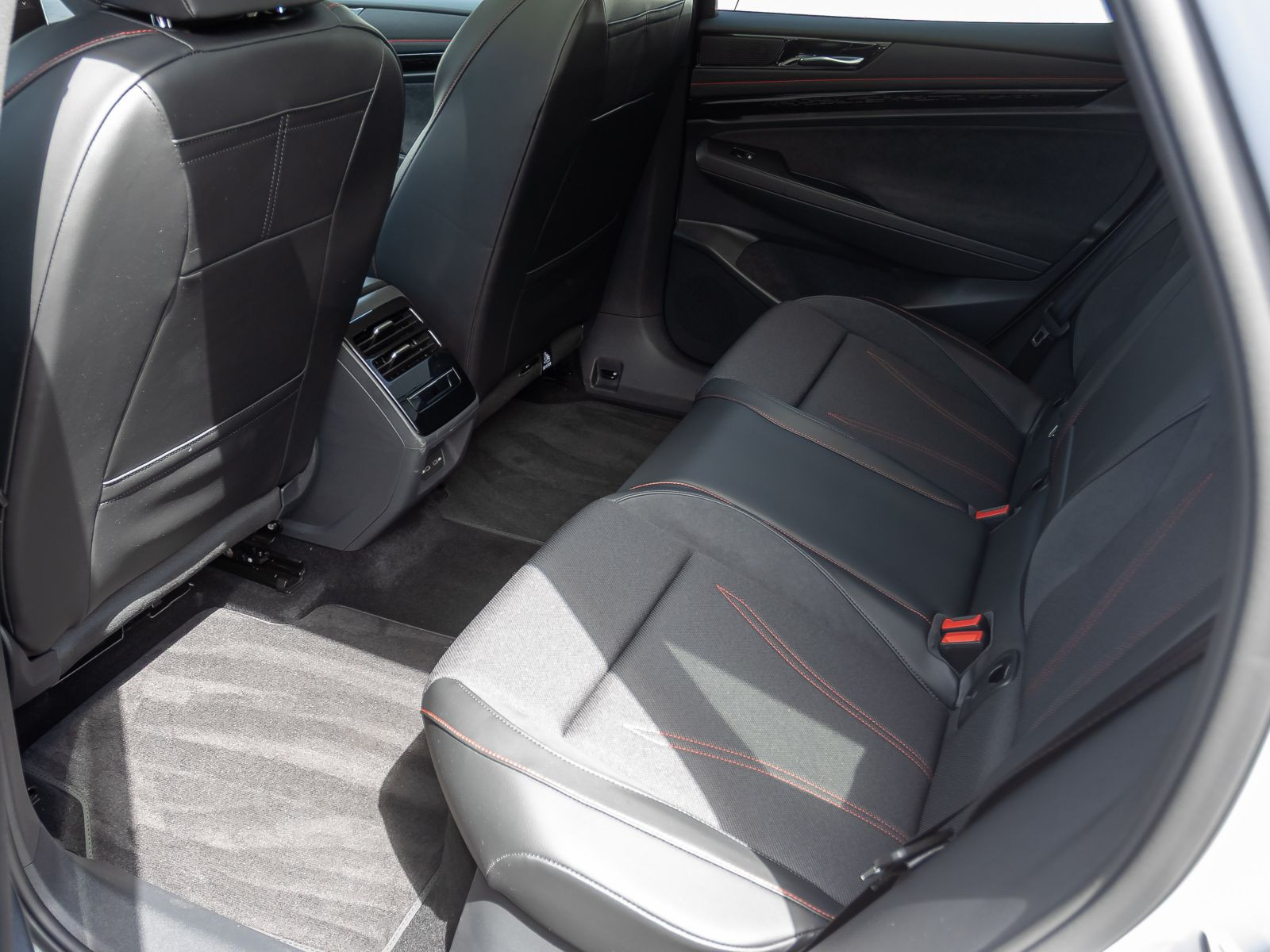 Volkswagen ID.7 Tourer GTX, Panoramadach, AHK, Navi, LED-Matrix, App-Connect