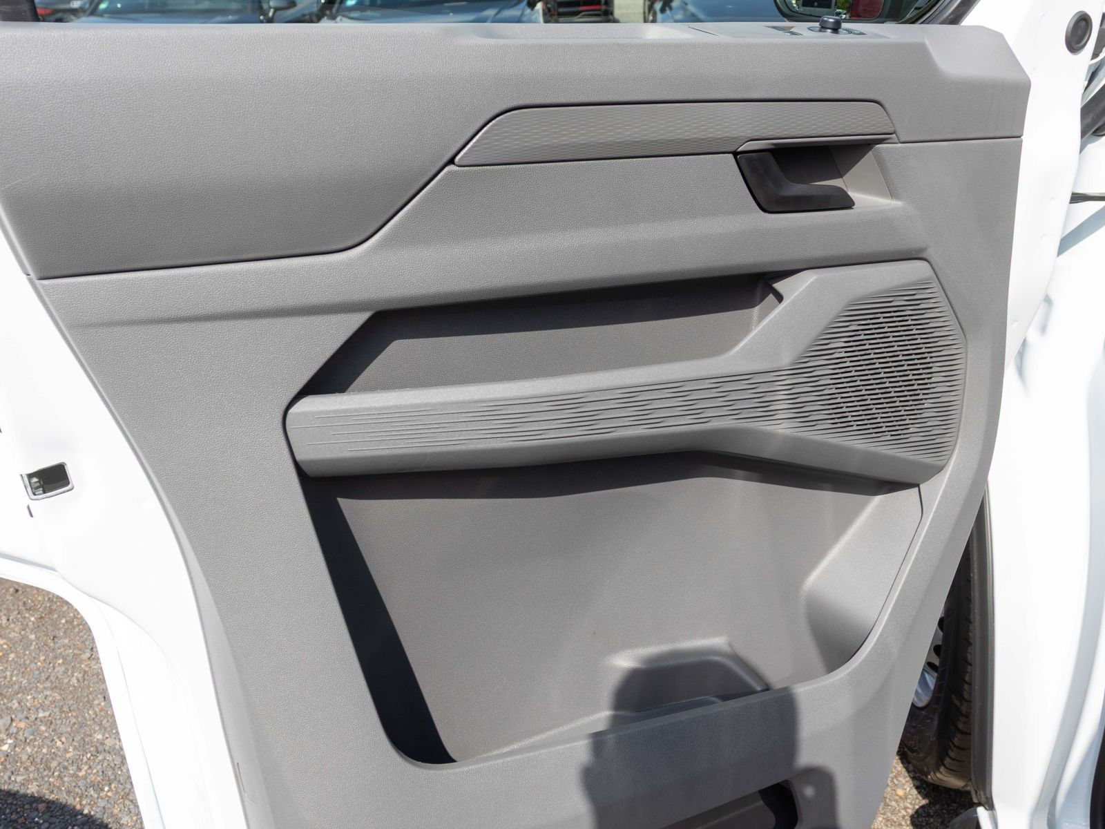 Volkswagen T7 Transporter Kasten LR 2.0TDI Automatik