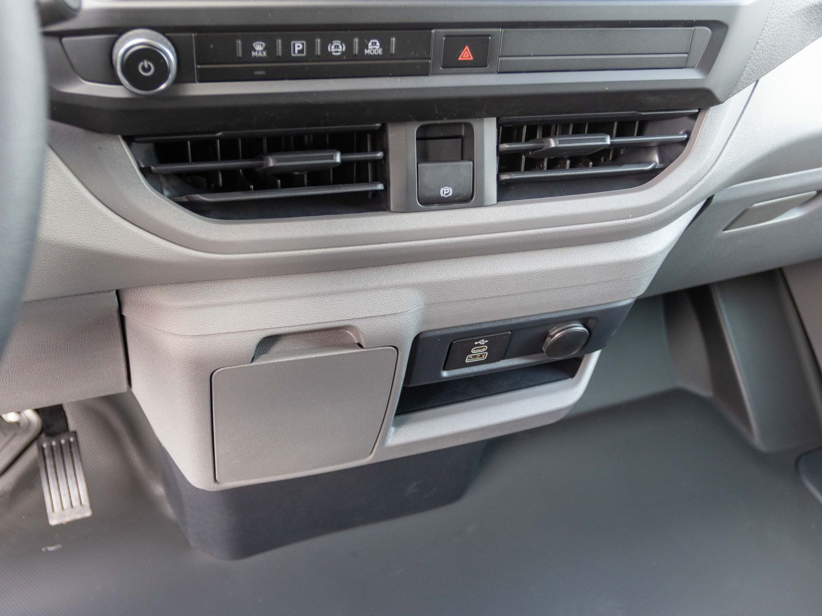 Volkswagen T7 Transporter Kasten LR 2.0TDI Automatik
