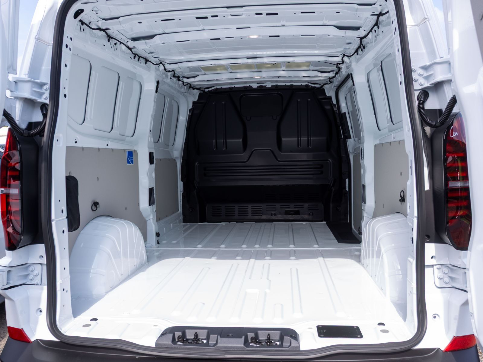 Volkswagen T7 Transporter Kasten LR 2.0TDI Automatik