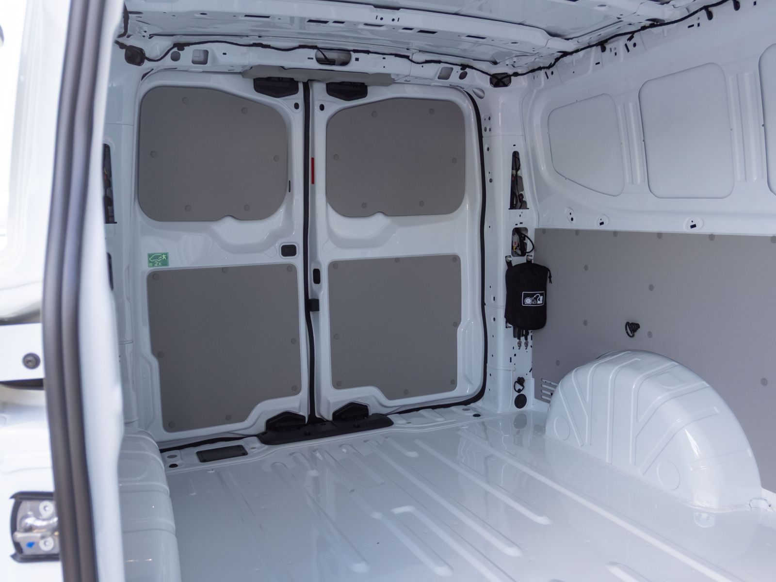 Volkswagen T7 Transporter Kasten LR 2.0TDI Automatik