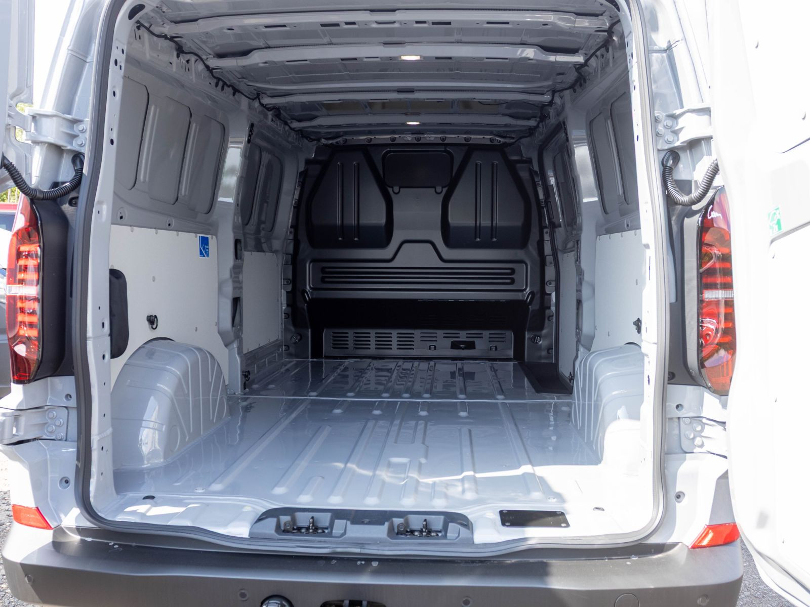 Volkswagen T7 Transporter Kasten LR 2.0TDI Automatik