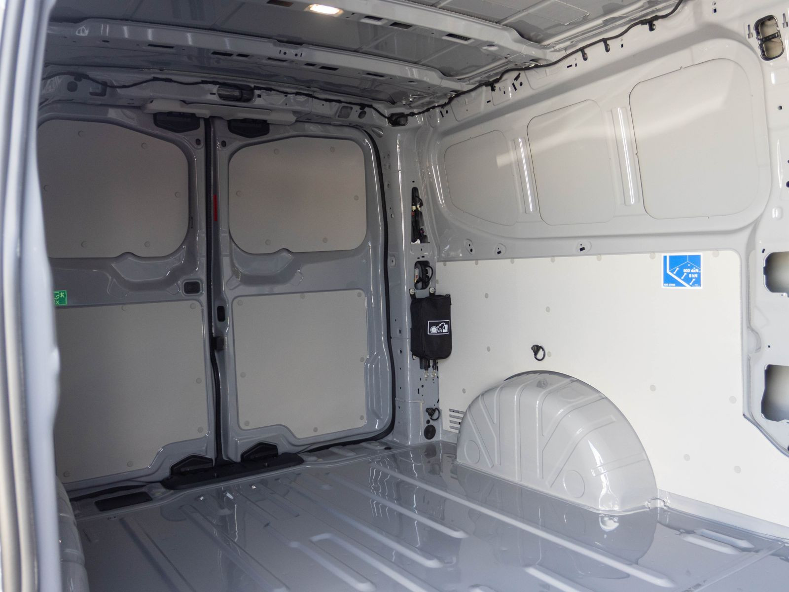Volkswagen T7 Transporter Kasten LR 2.0TDI Automatik