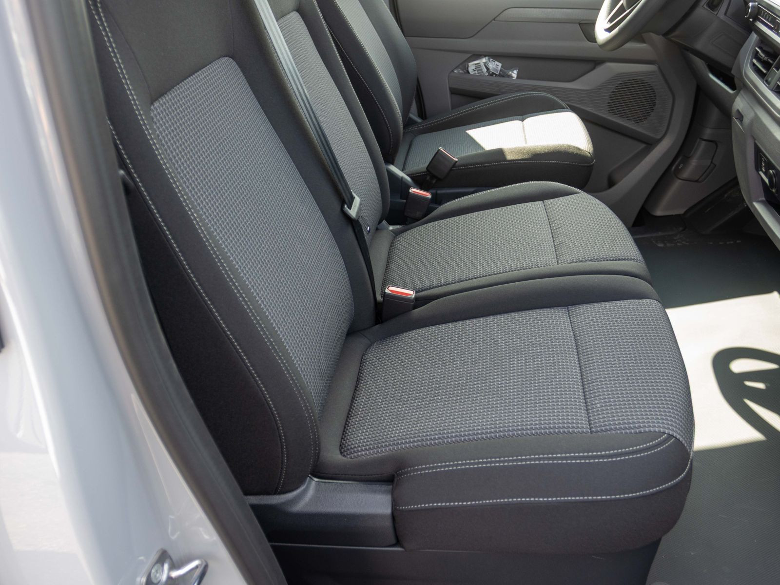 Volkswagen T7 Transporter Kasten LR 2.0TDI Automatik