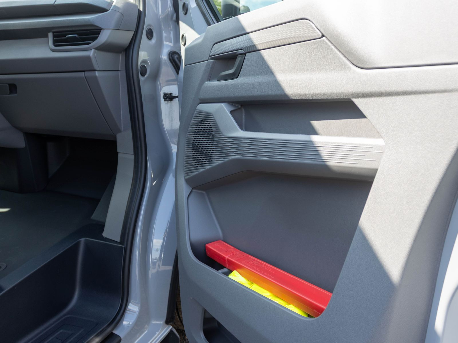 Volkswagen T7 Transporter Kasten LR 2.0TDI Automatik