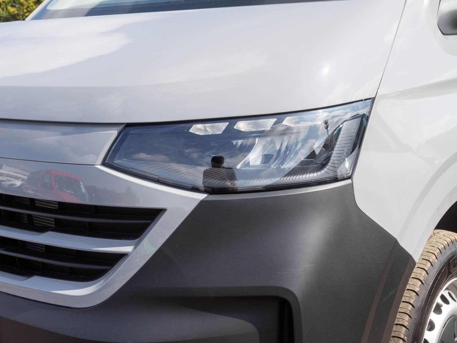 Volkswagen T7 Transporter Kasten LR 2.0TDI Automatik