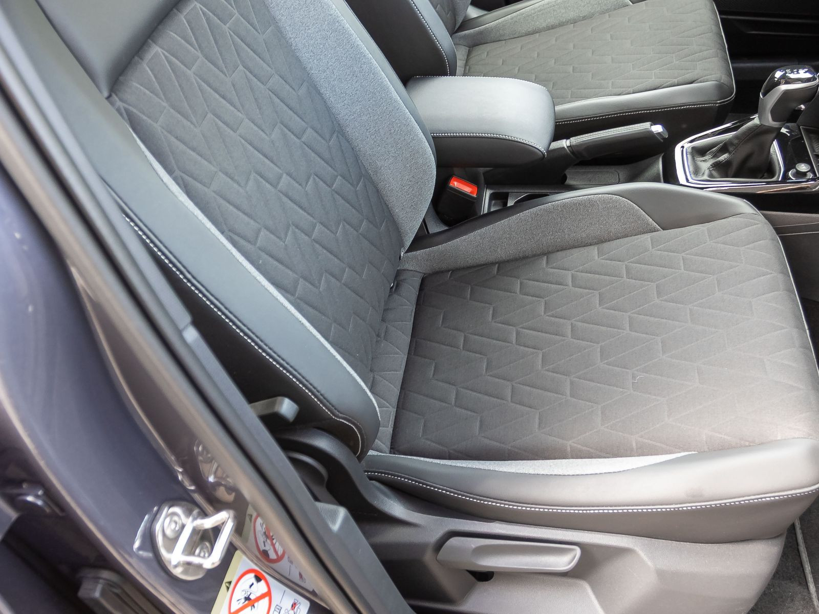 Volkswagen T-Cross 1.0 TSI DSG Goal, Navi, LED, AHK, App-Connect, Ganzjahresreifen