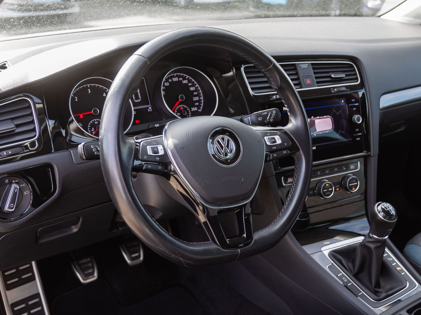 Volkswagen Golf VII 1.6 TDI IQ.DRIVE, Navi, LED, Parkpilot, Telefonschnittstelle