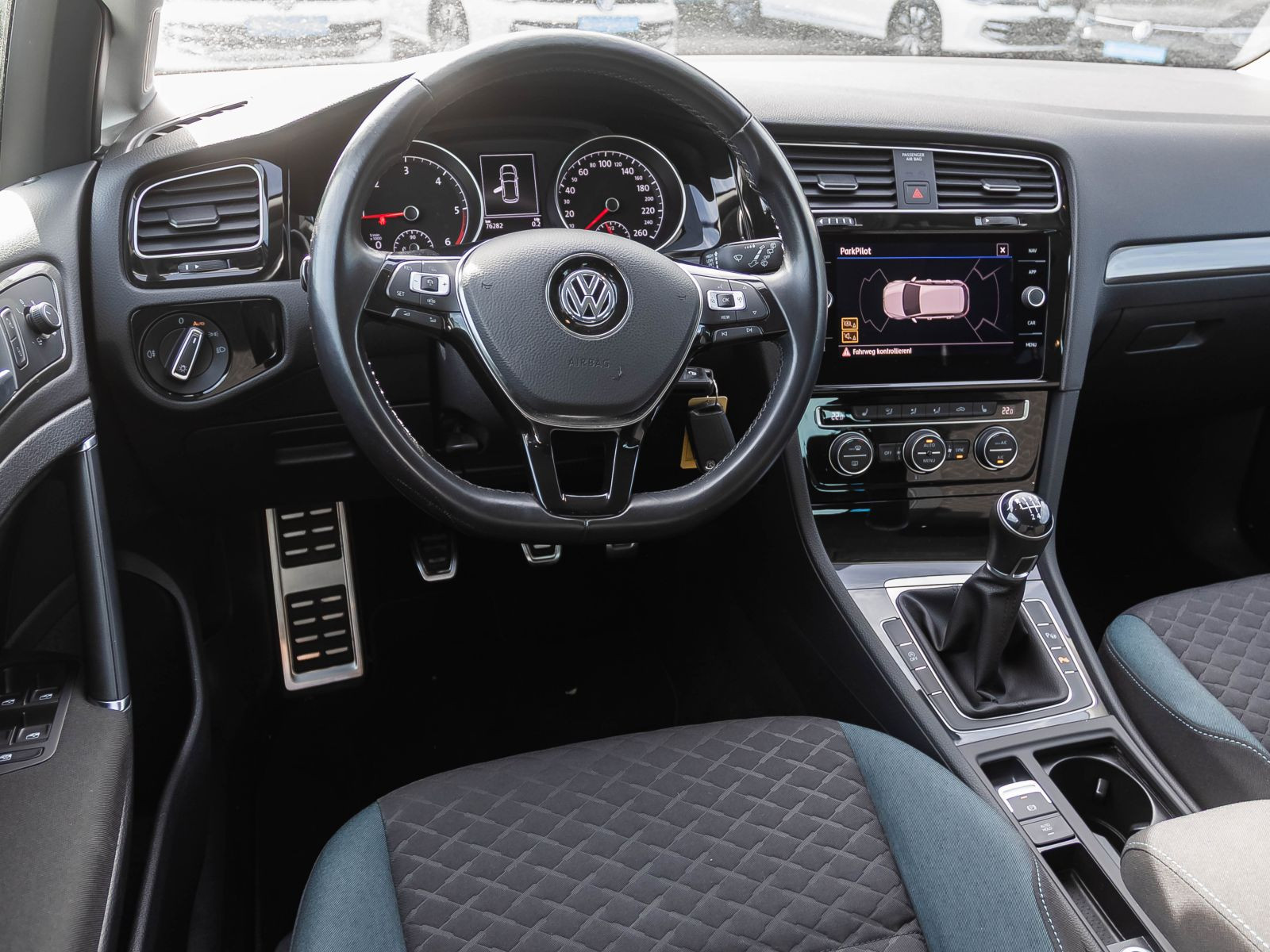Volkswagen Golf VII 1.6 TDI IQ.DRIVE, Navi, LED, Parkpilot, Telefonschnittstelle