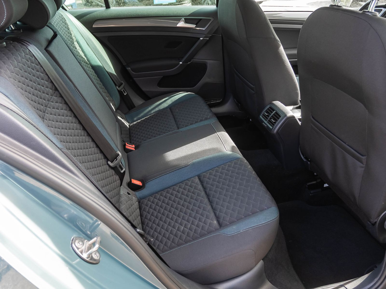 Volkswagen Golf VII 1.6 TDI IQ.DRIVE, Navi, LED, Parkpilot, Telefonschnittstelle