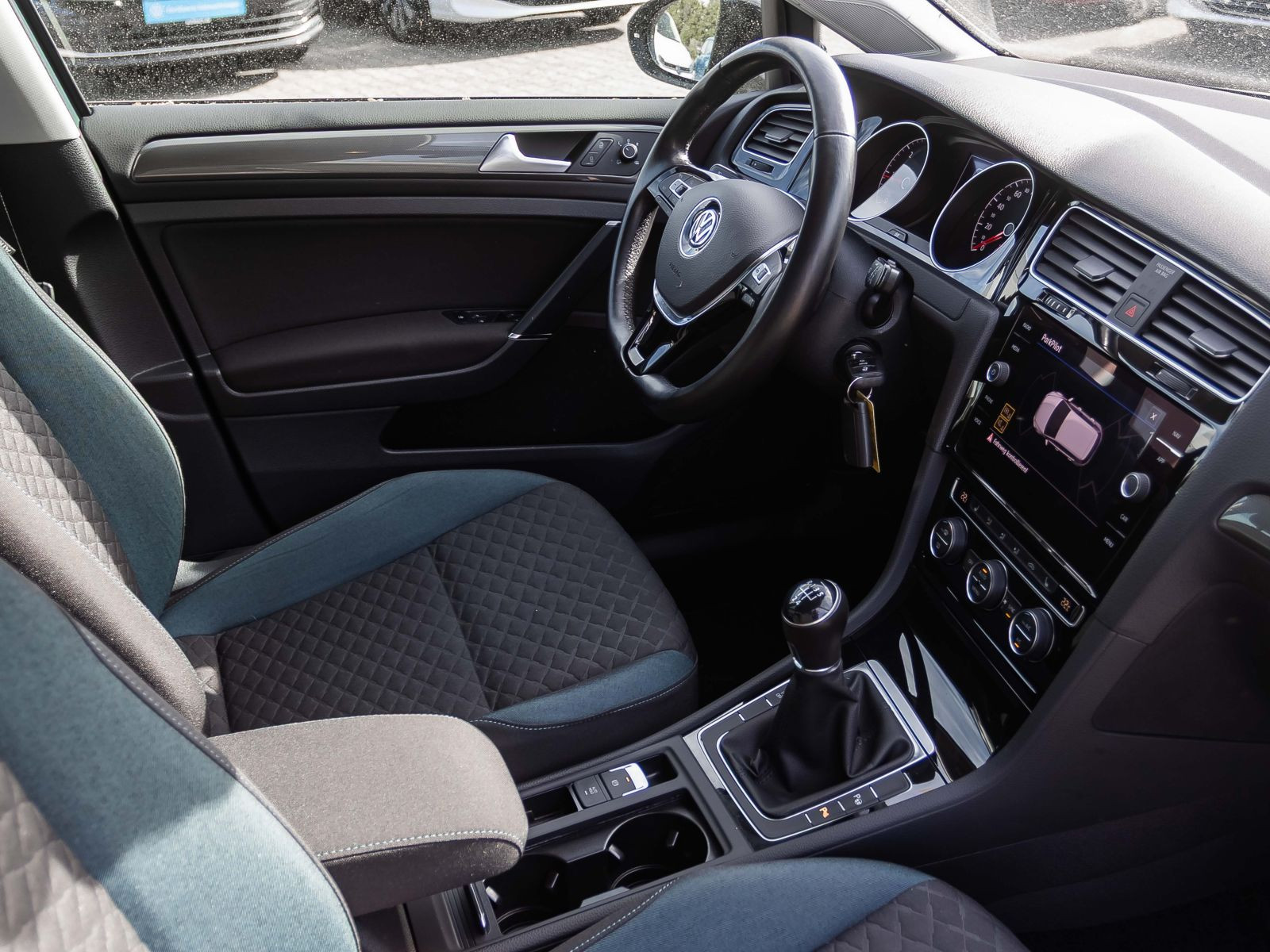 Volkswagen Golf VII 1.6 TDI IQ.DRIVE, Navi, LED, Parkpilot, Telefonschnittstelle