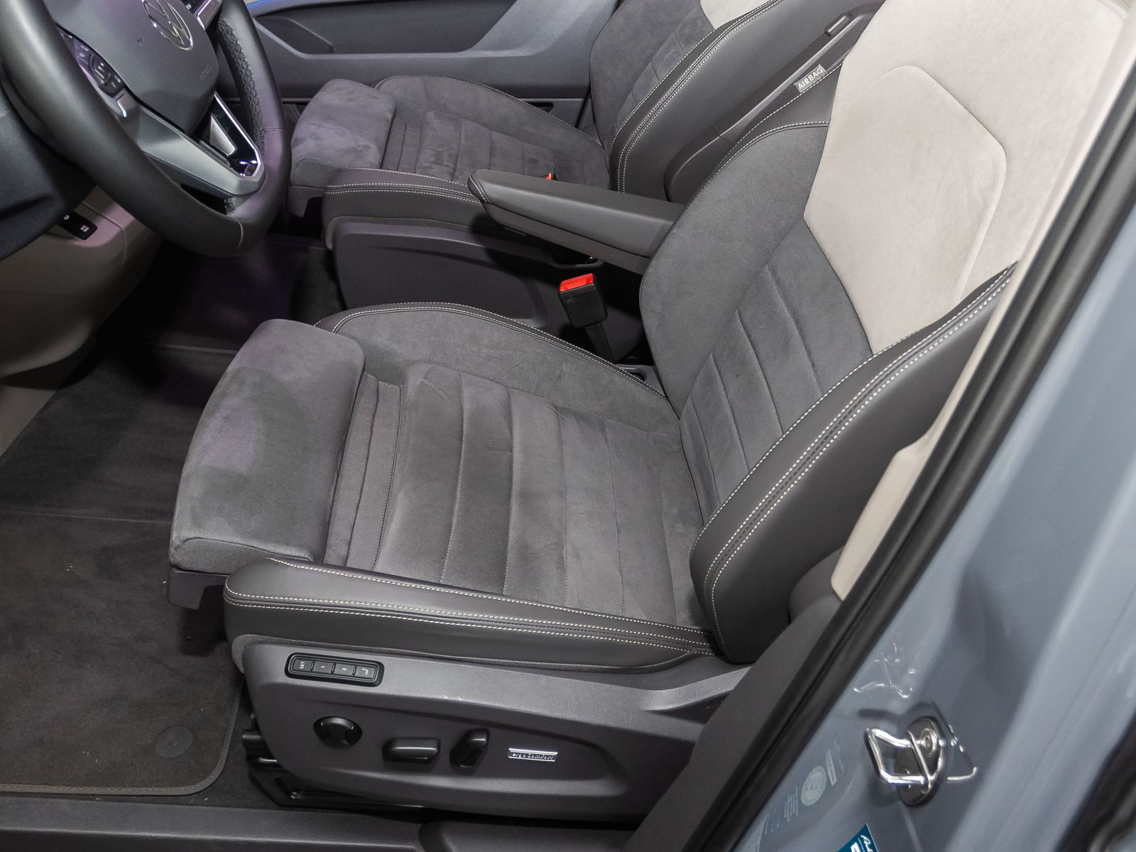 Volkswagen Multivan Life 2.0TDI LÜ DSG Navi Matrix ACC DCC AHK