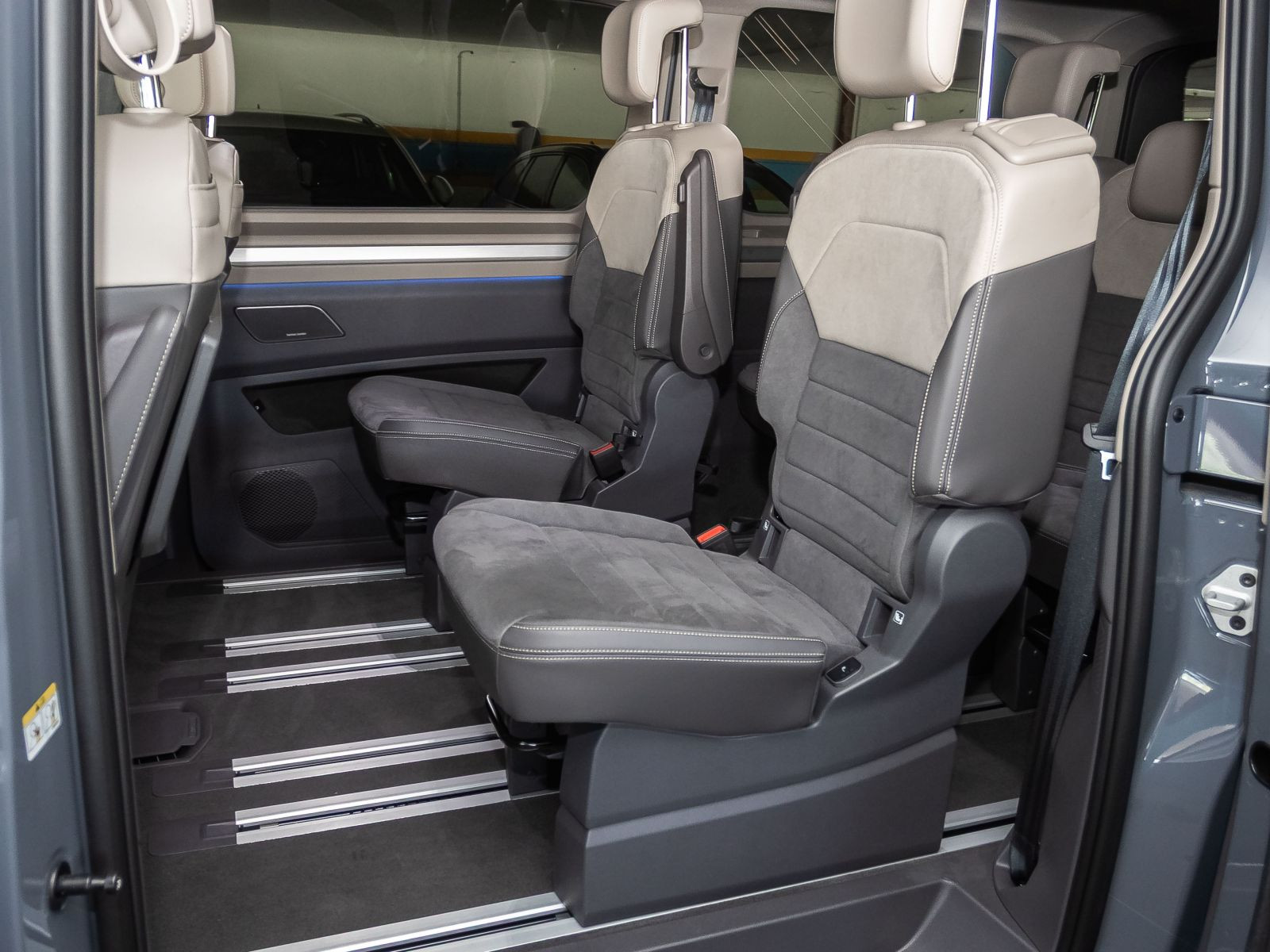 Volkswagen Multivan Life 2.0TDI LÜ DSG Navi Matrix ACC DCC AHK