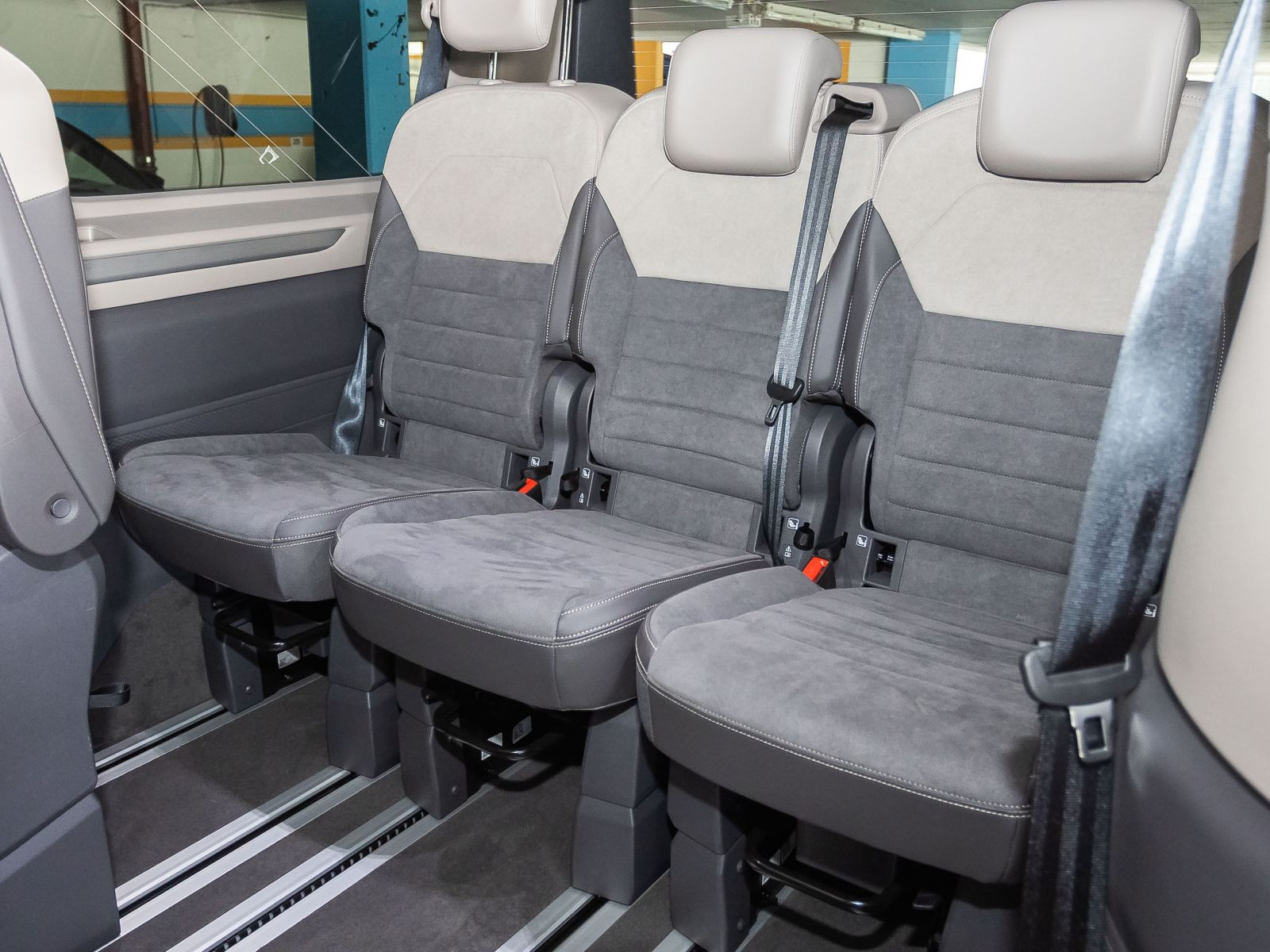 Volkswagen Multivan Life 2.0TDI LÜ DSG Navi Matrix ACC DCC AHK