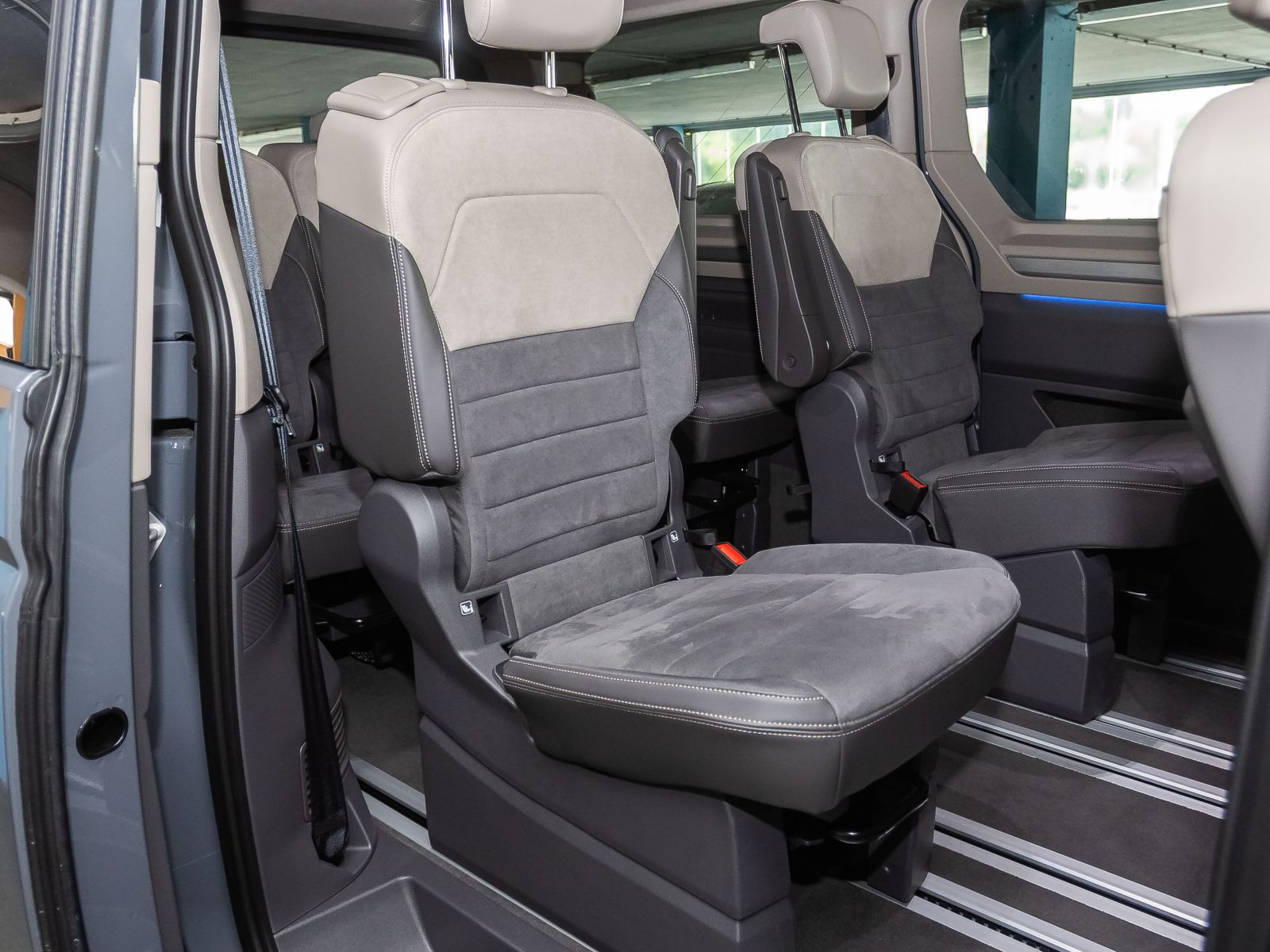 Volkswagen Multivan Life 2.0TDI LÜ DSG Navi Matrix ACC DCC AHK