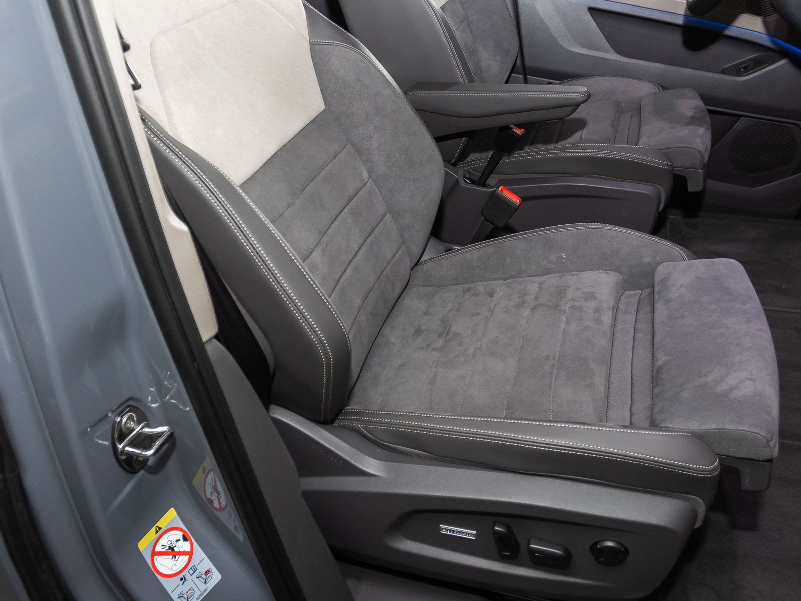 Volkswagen Multivan Life 2.0TDI LÜ DSG Navi Matrix ACC DCC AHK