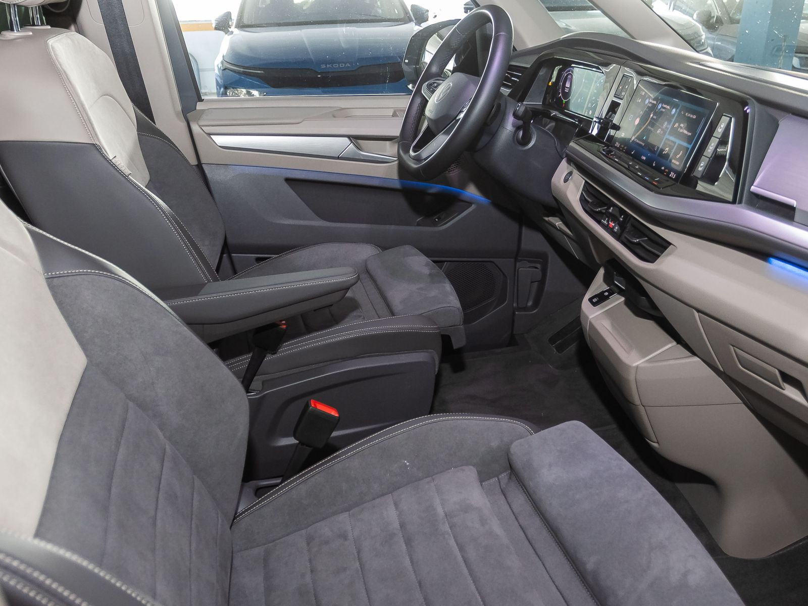 Volkswagen Multivan Life 2.0TDI LÜ DSG Navi Matrix ACC DCC AHK