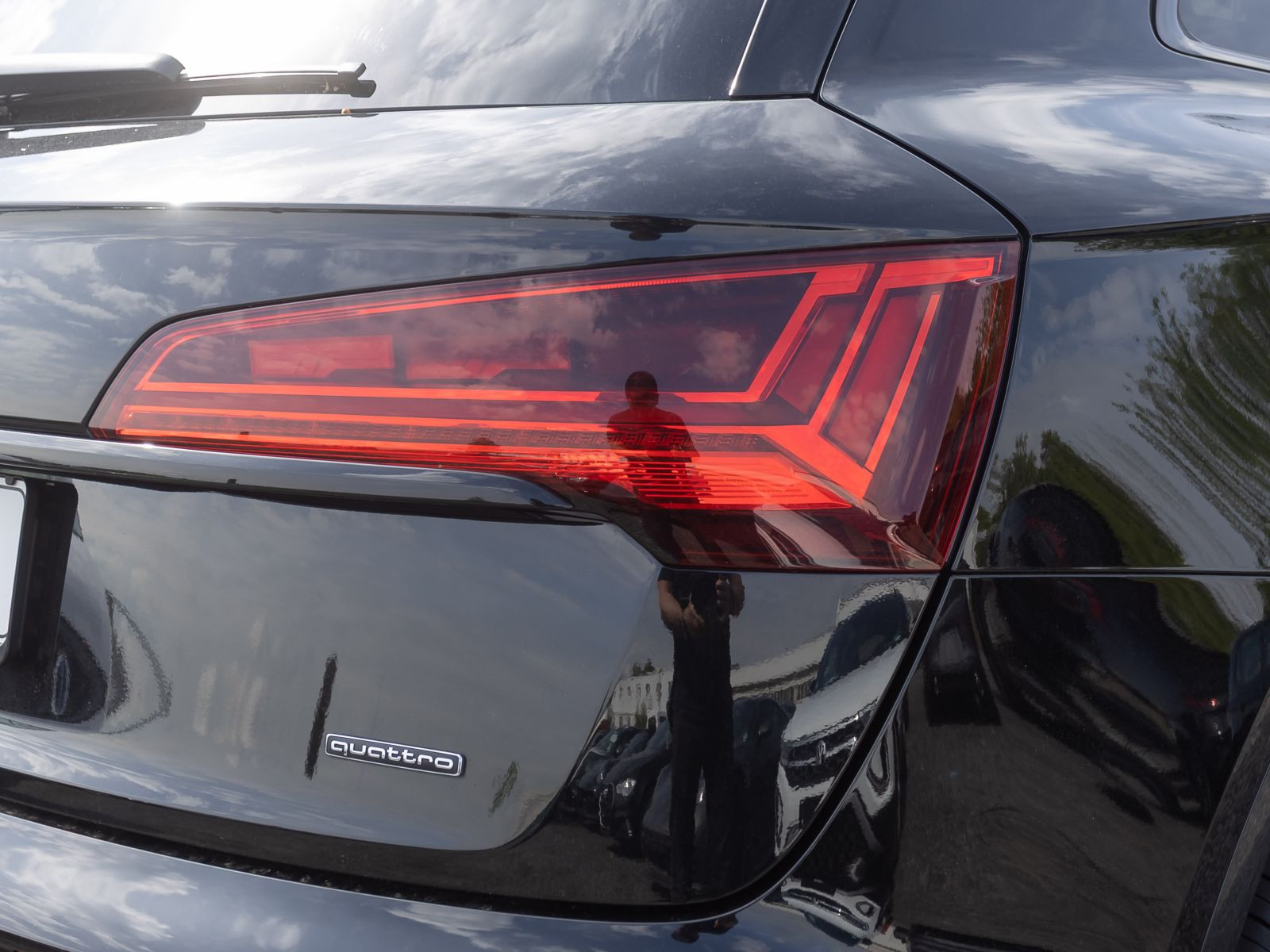 Audi Q5 S line 55TFSIe qu Navi Matrix HuD Luftfederung