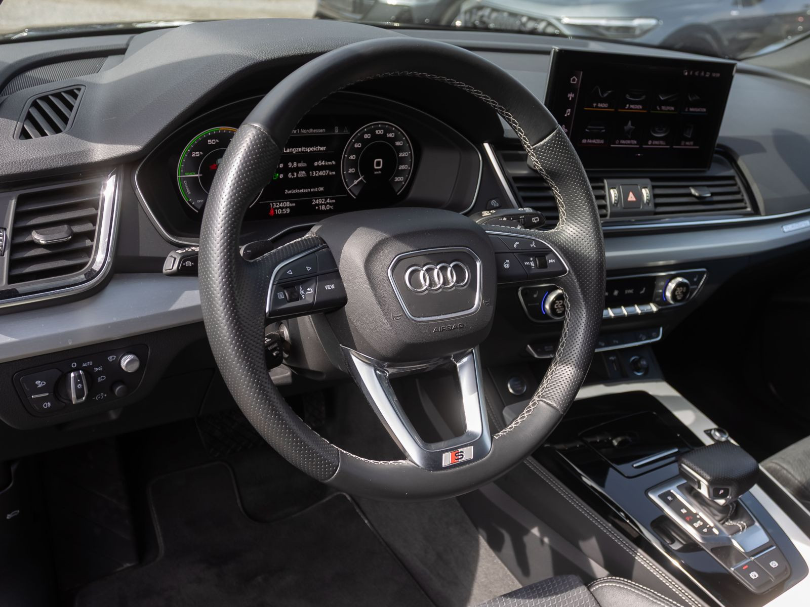 Audi Q5 S line 55TFSIe qu Navi Matrix HuD Luftfederung