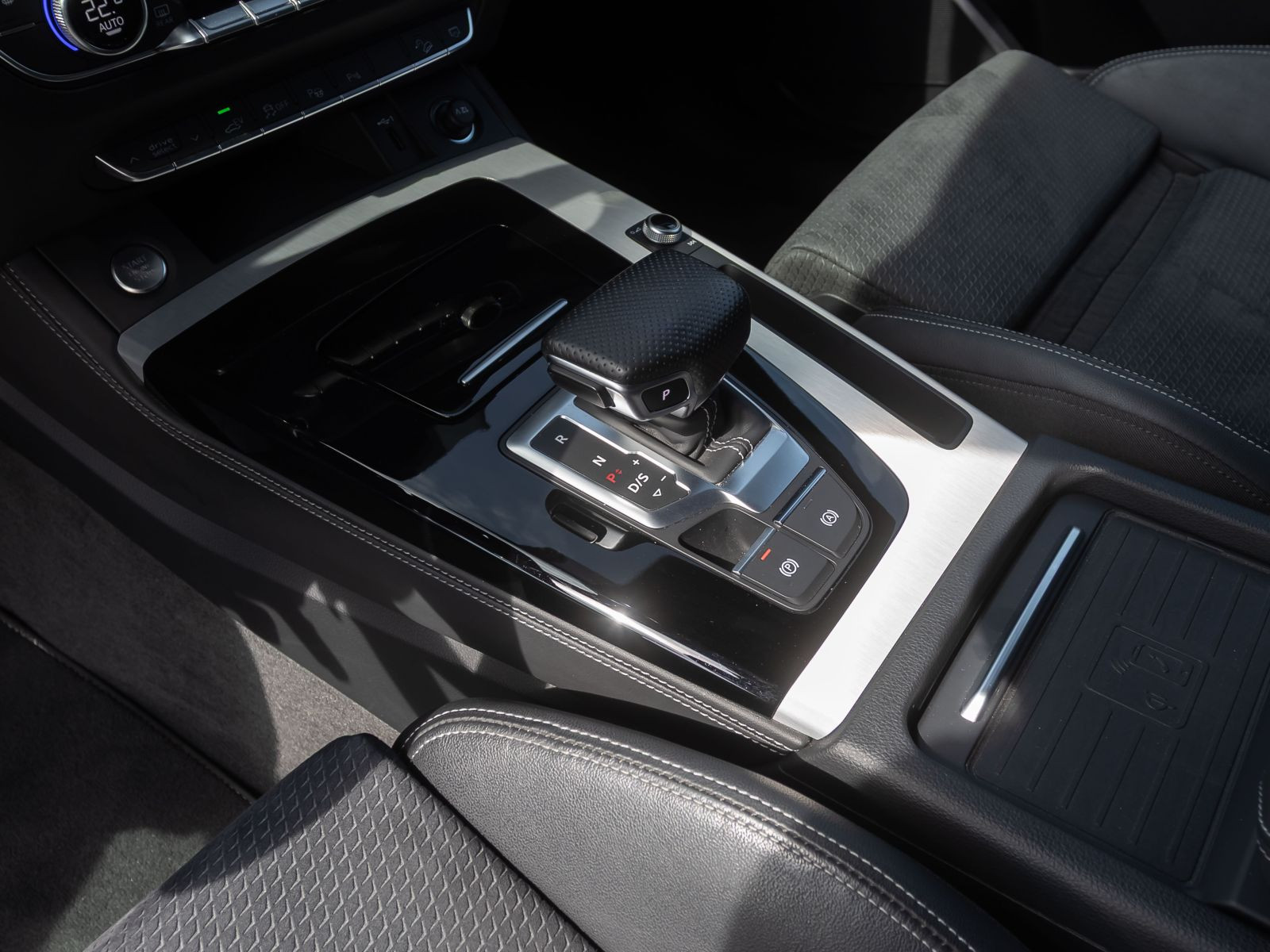 Audi Q5 S line 55TFSIe qu Navi Matrix HuD Luftfederung