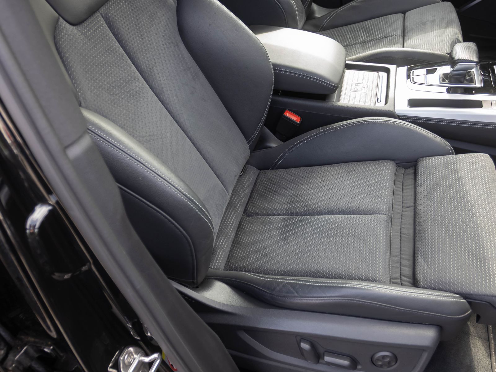 Audi Q5 S line 55TFSIe qu Navi Matrix HuD Luftfederung