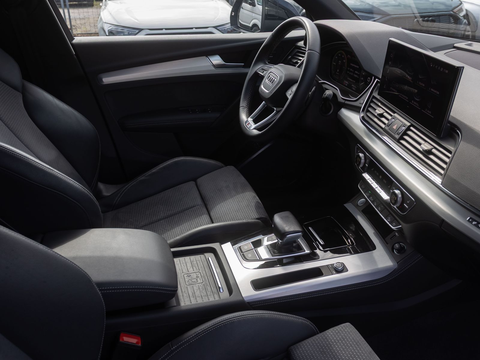 Audi Q5 S line 55TFSIe qu Navi Matrix HuD Luftfederung