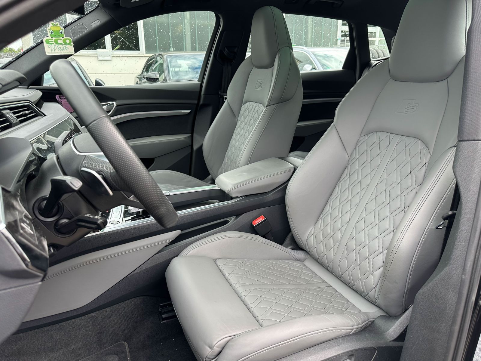 Audi Q8 e-tron S line 55 Matrix Luftfederung Standklima Panorama