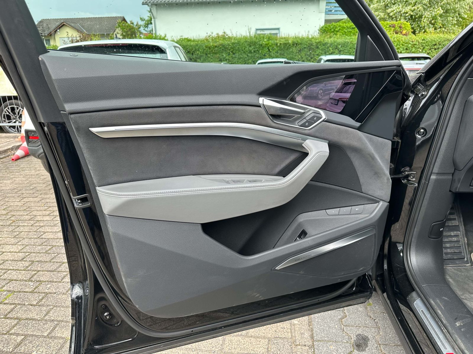 Audi Q8 e-tron S line 55 Matrix Luftfederung Standklima Panorama