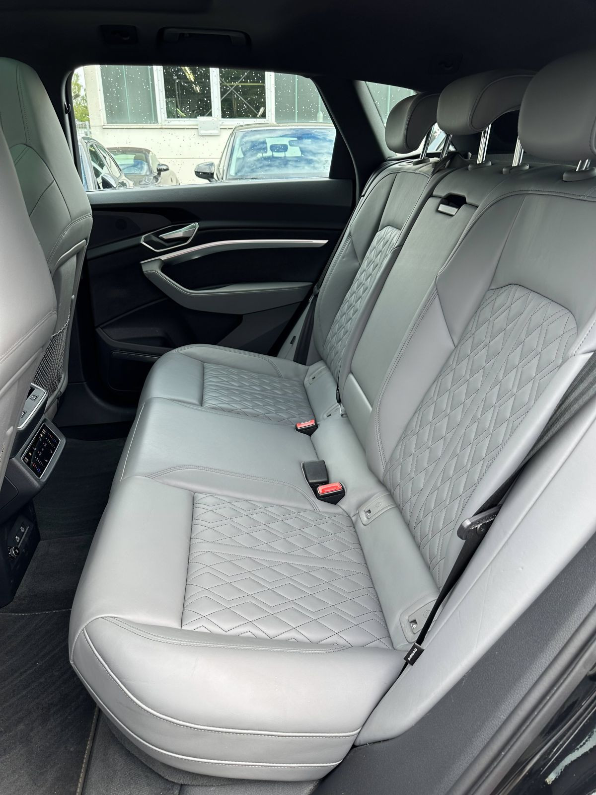 Audi Q8 e-tron S line 55 Matrix Luftfederung Standklima Panorama
